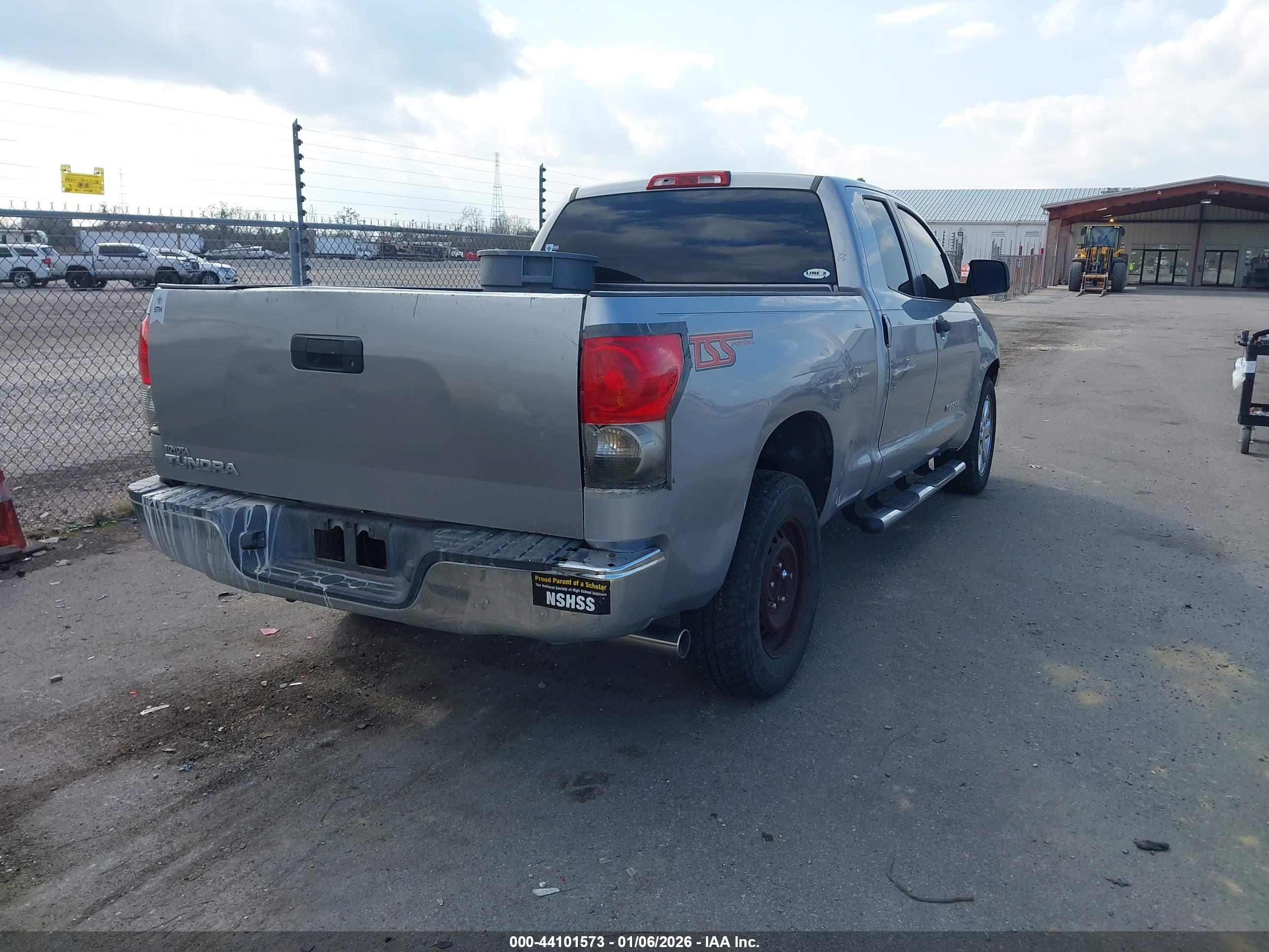 TOYOTA TUNDRA image 4