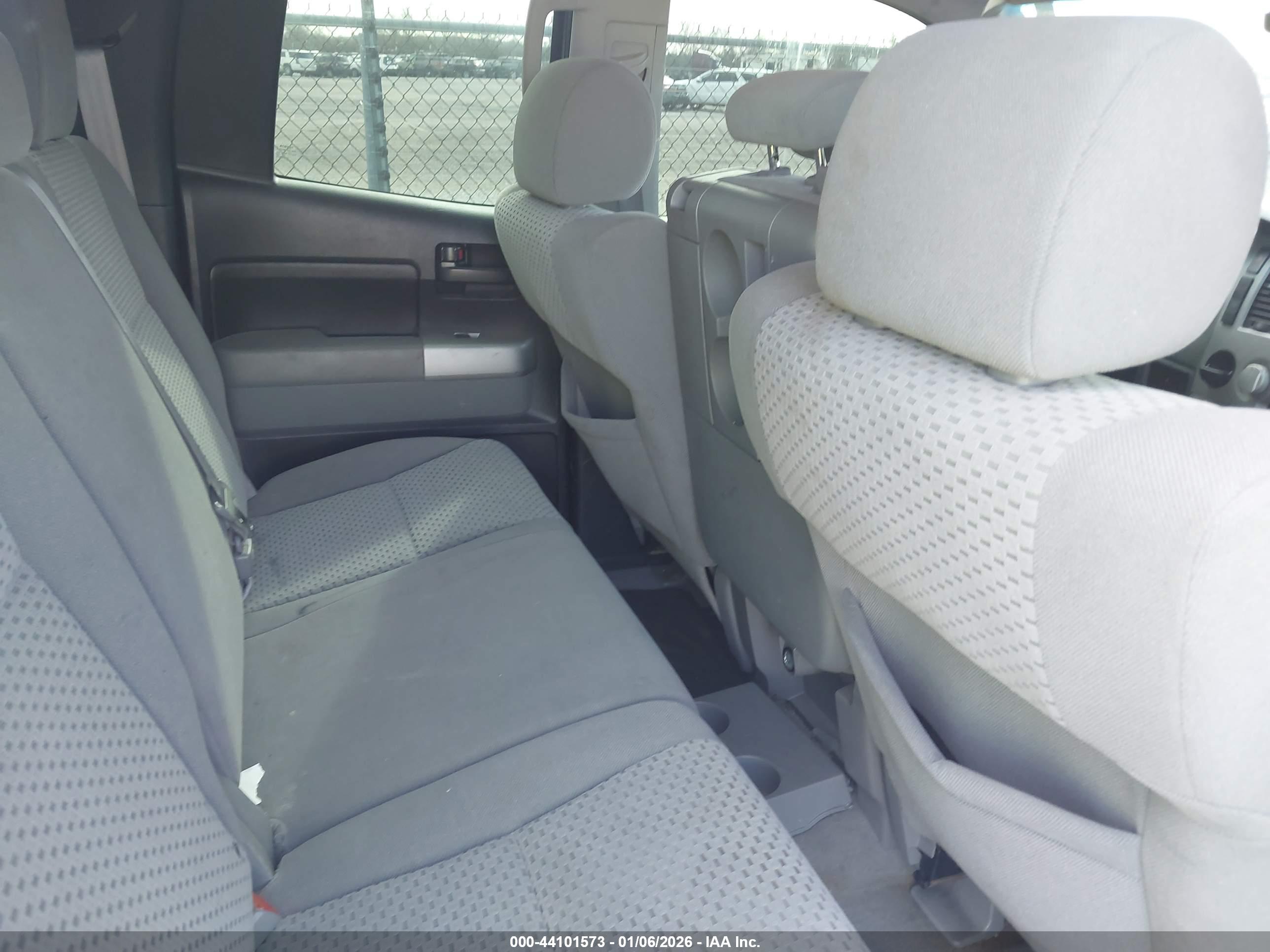 TOYOTA TUNDRA image 8