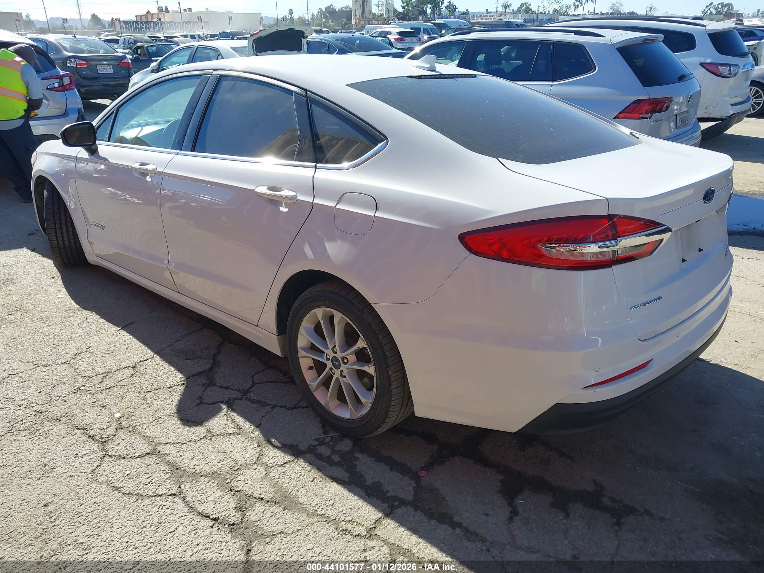 FORD FUSION image 3