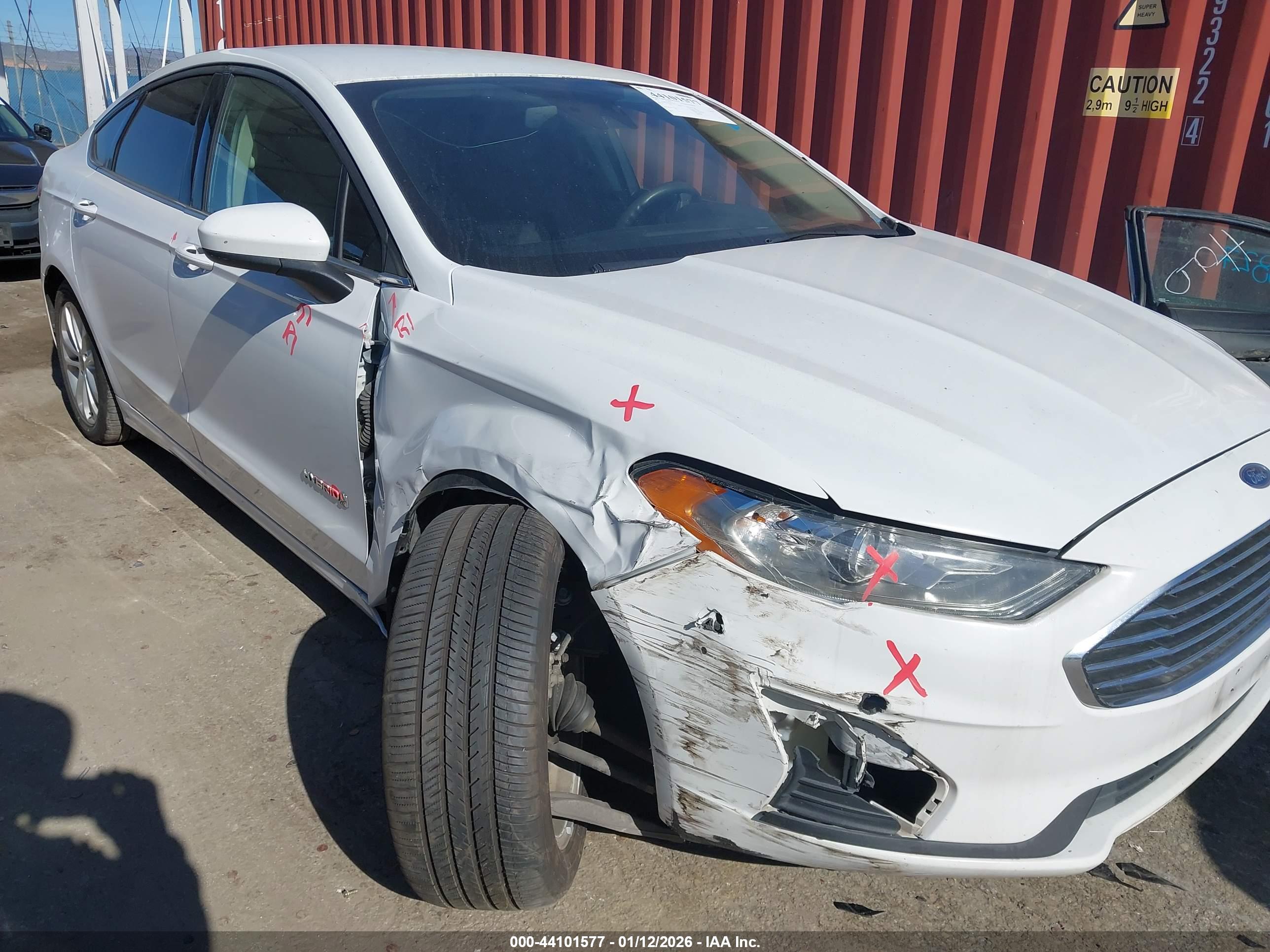 FORD FUSION image 6