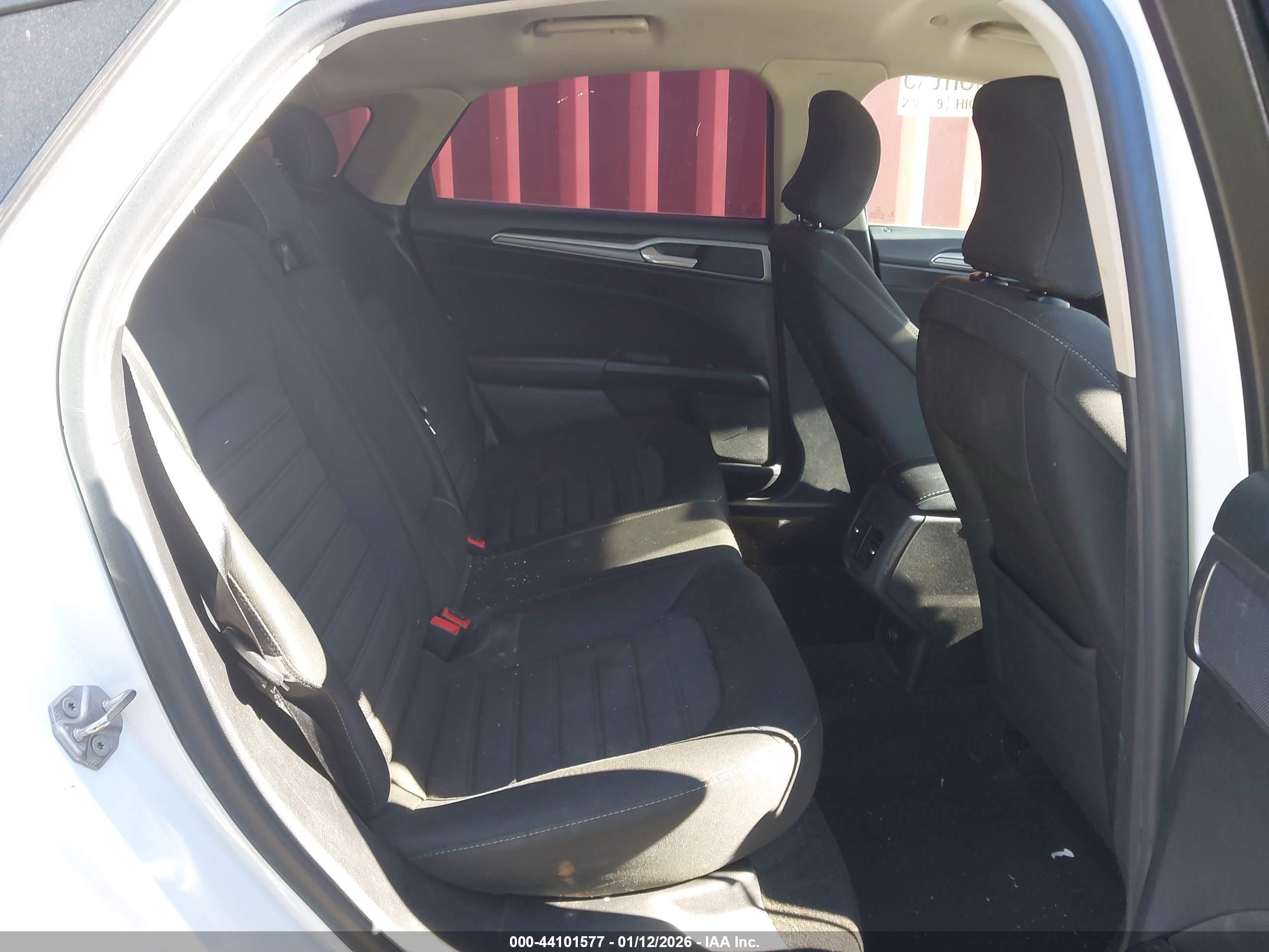 FORD FUSION image 8