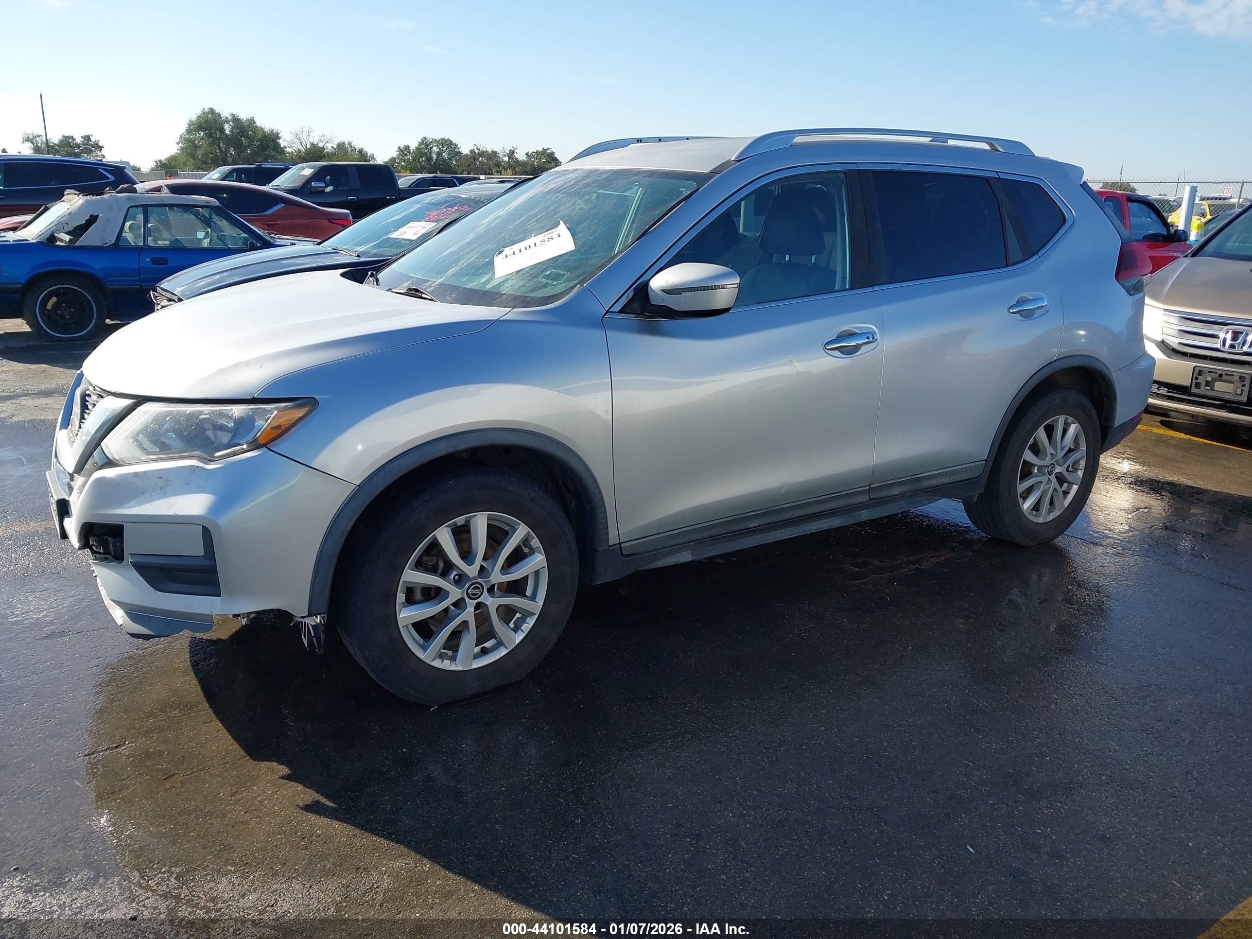 NISSAN ROGUE image 2