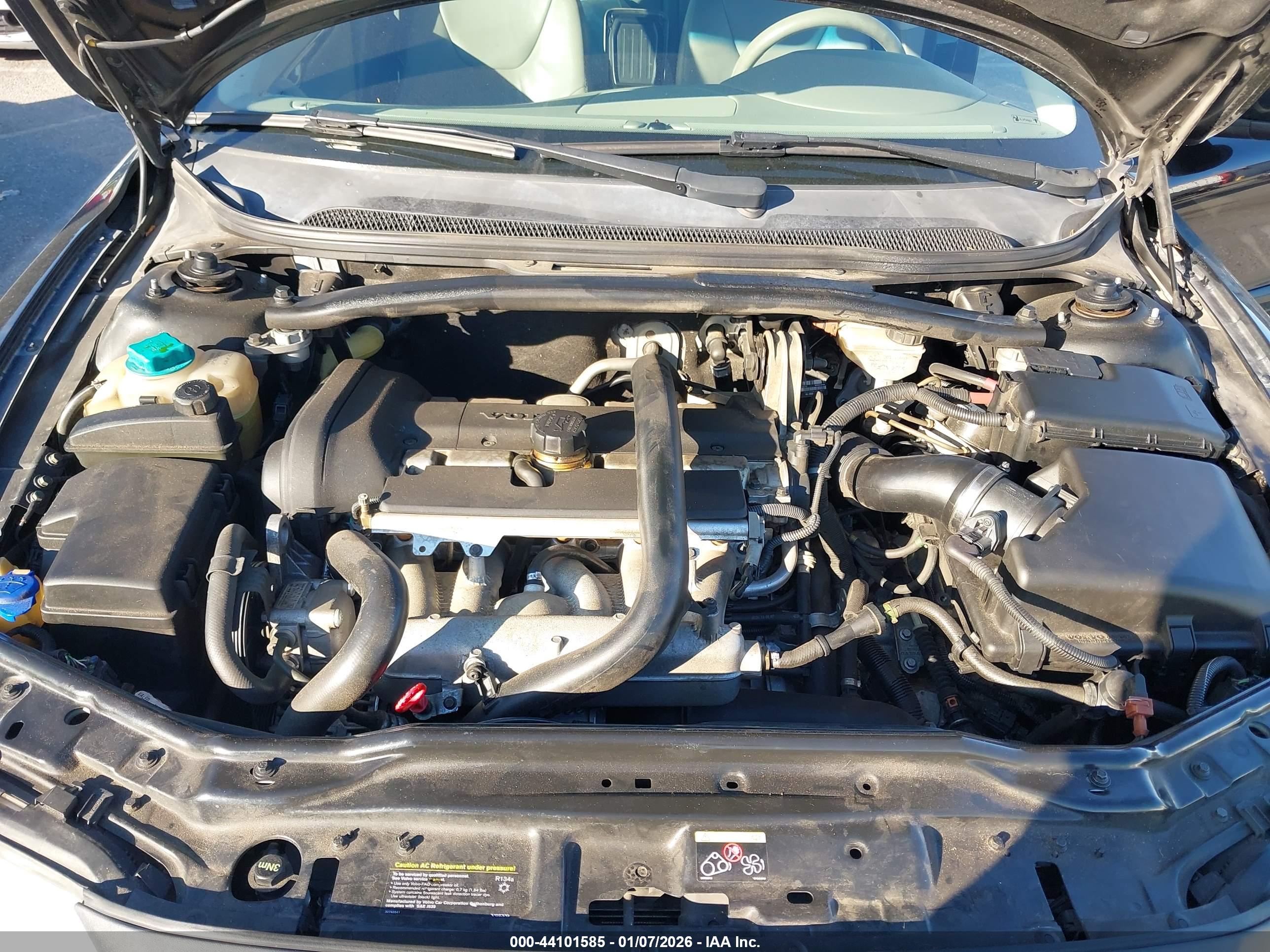 VOLVO XC70 image 10
