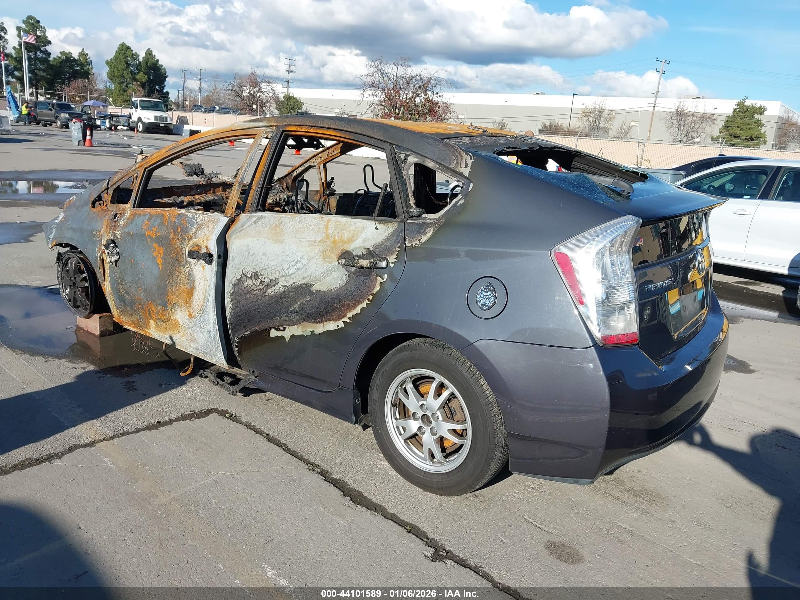 TOYOTA PRIUS image 3