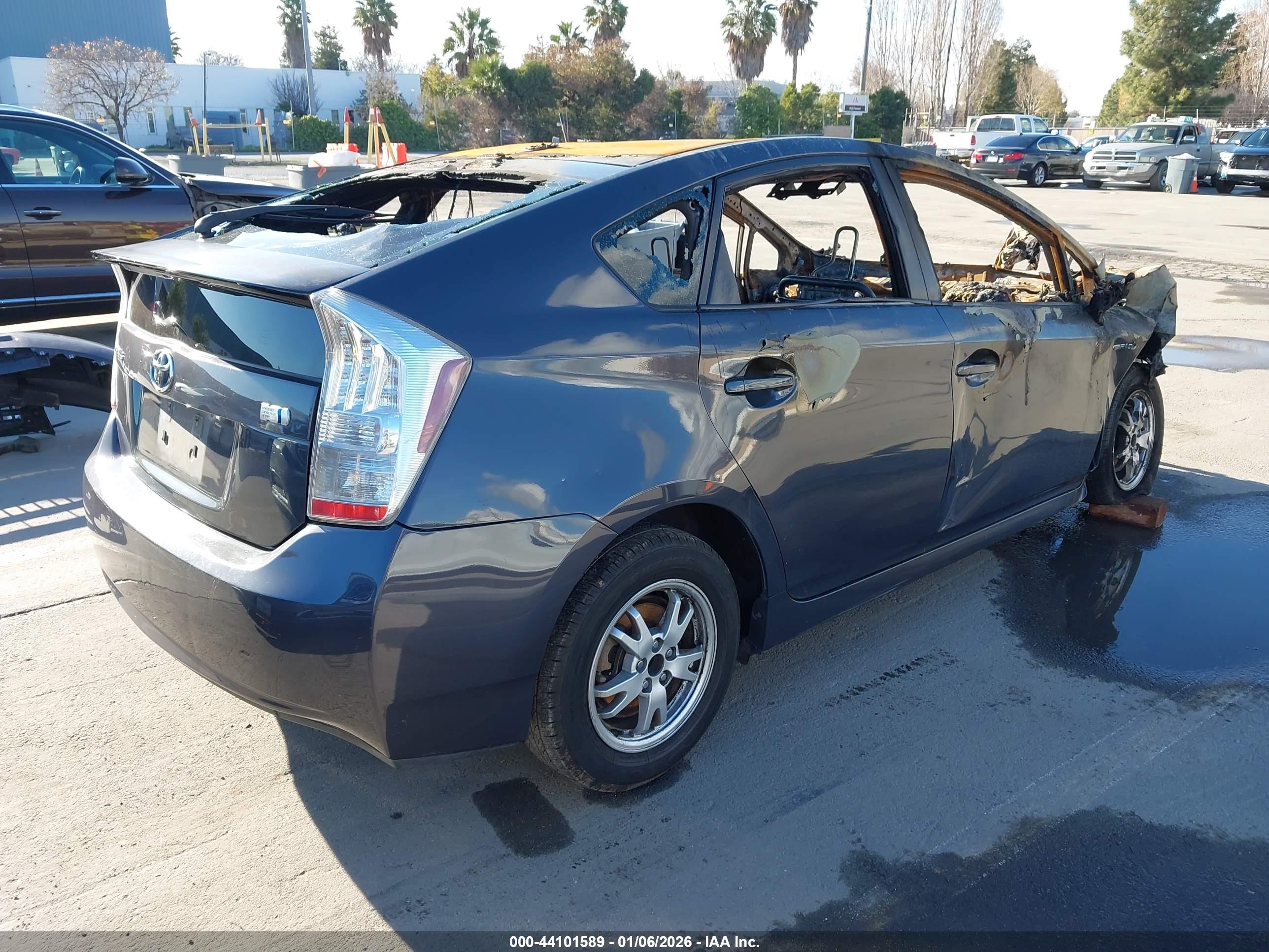 TOYOTA PRIUS image 4