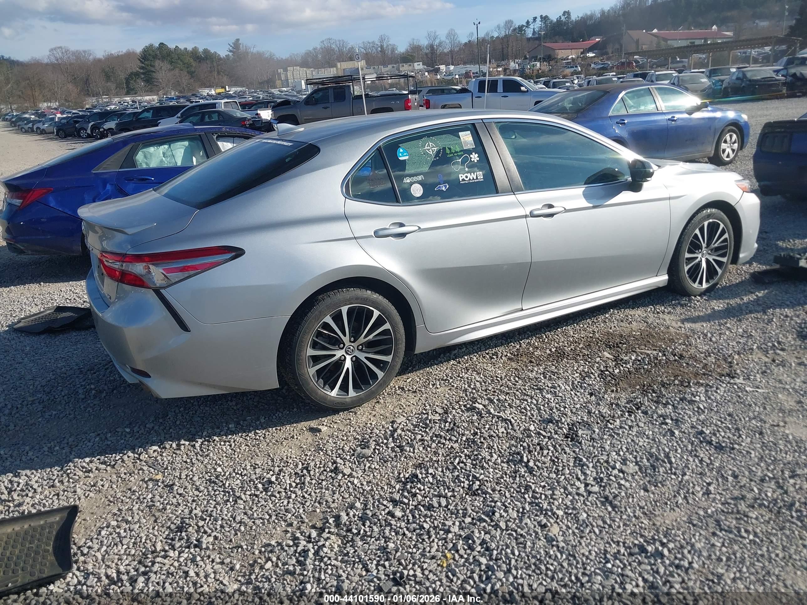 TOYOTA CAMRY image 4