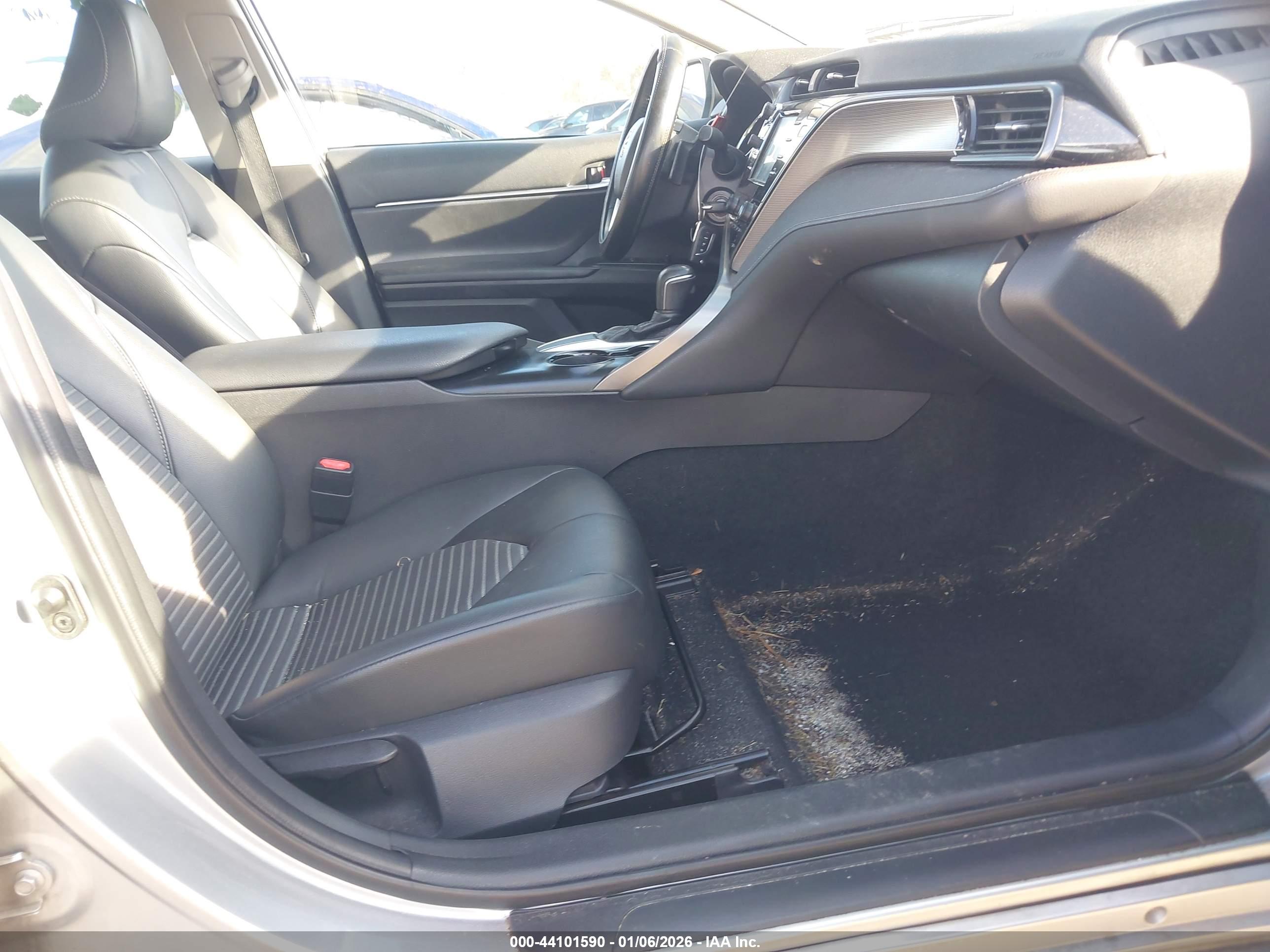 TOYOTA CAMRY image 5
