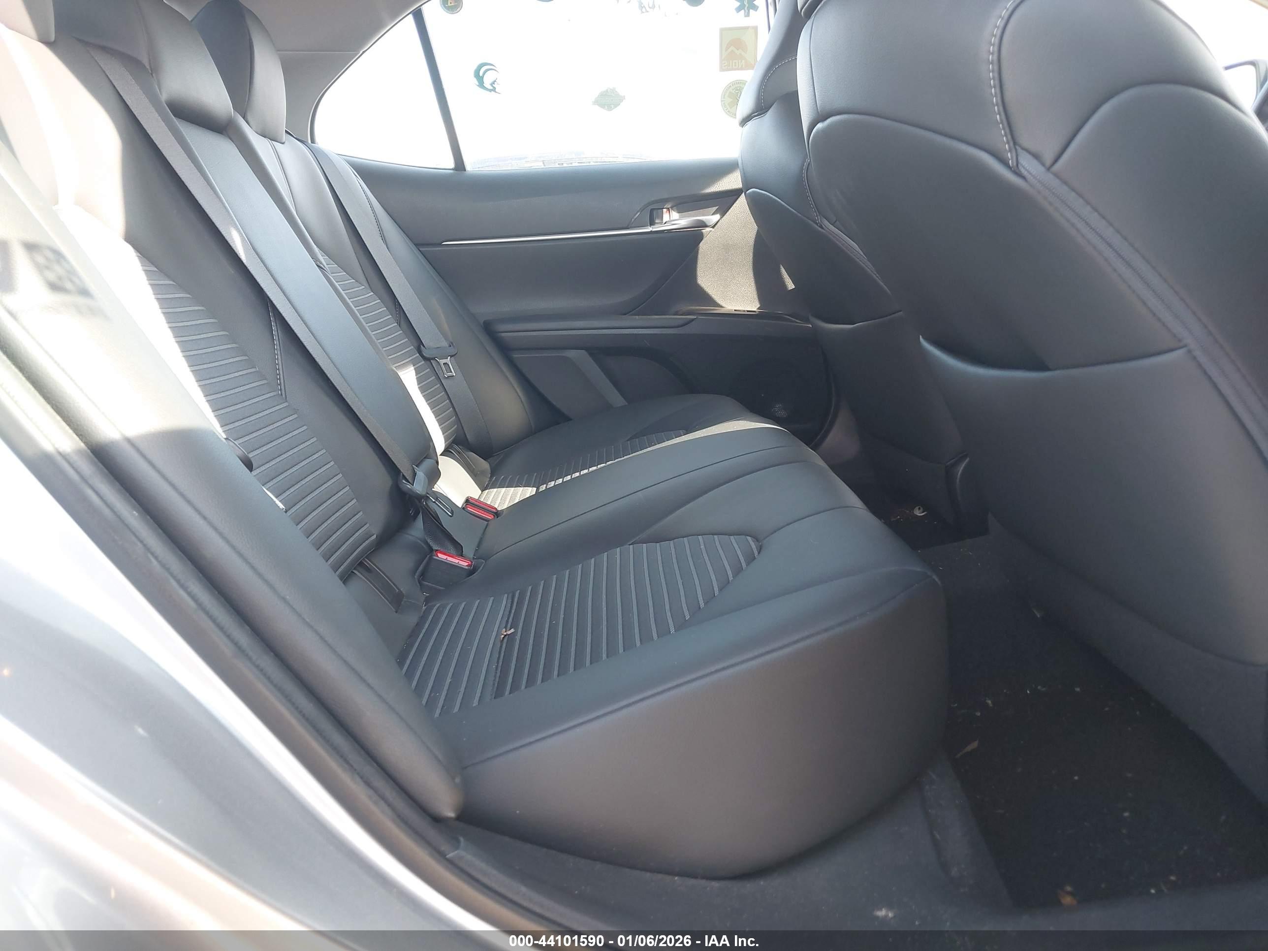 TOYOTA CAMRY image 8