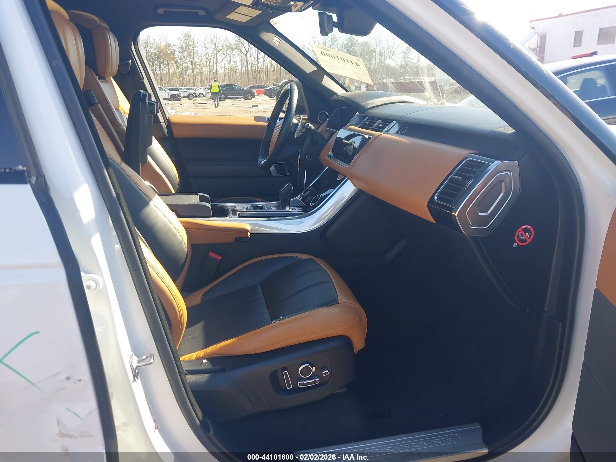 LAND ROVER image 5