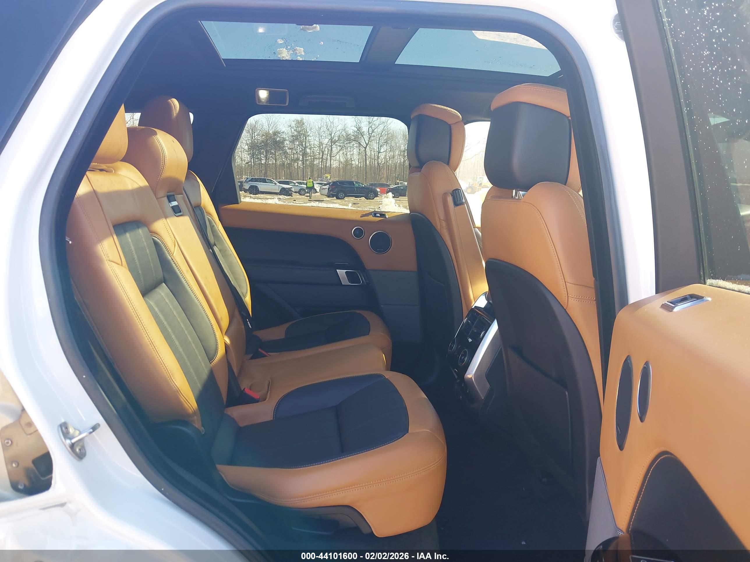 LAND ROVER image 8