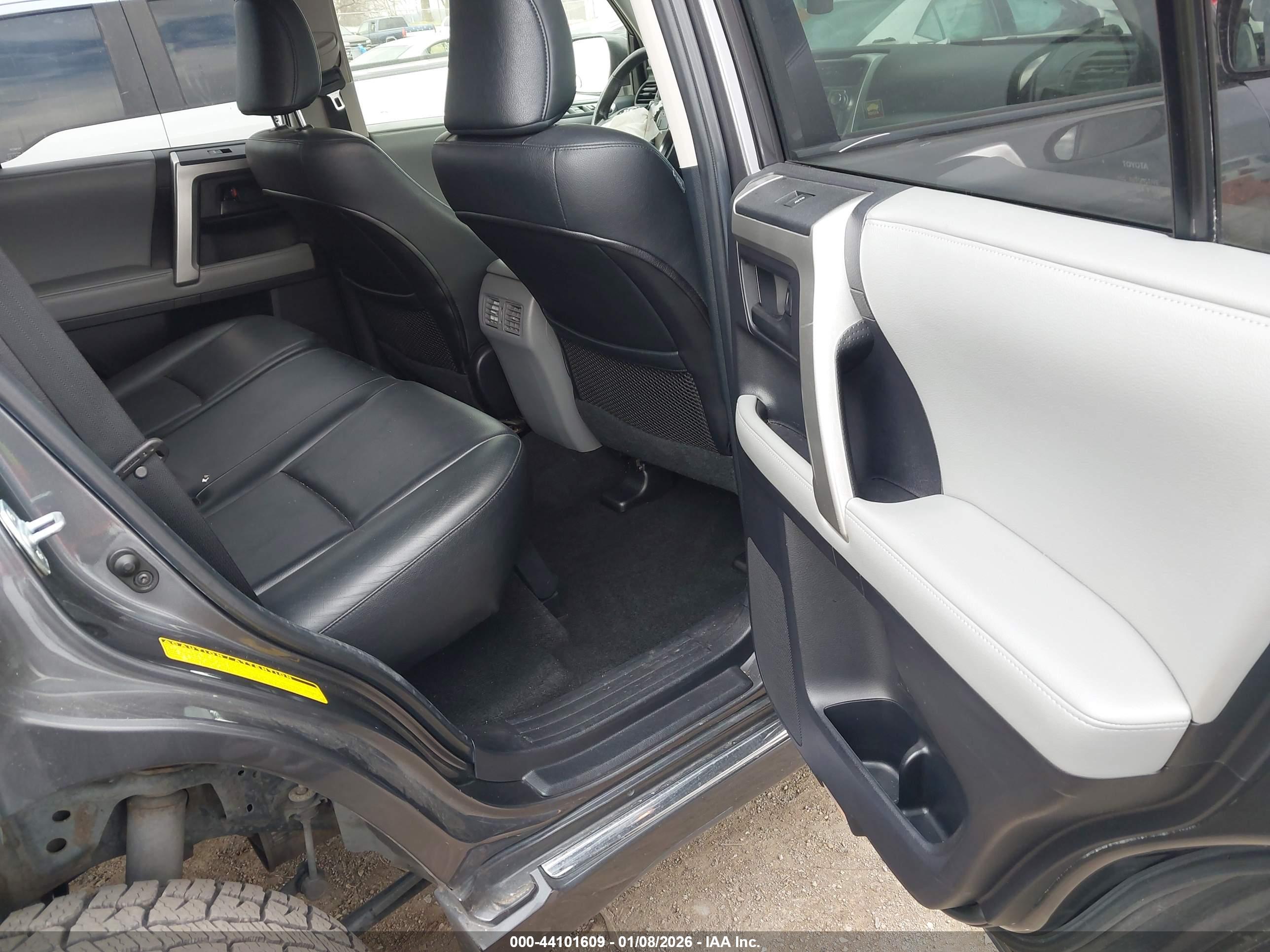 TOYOTA 4RUNNER image 8