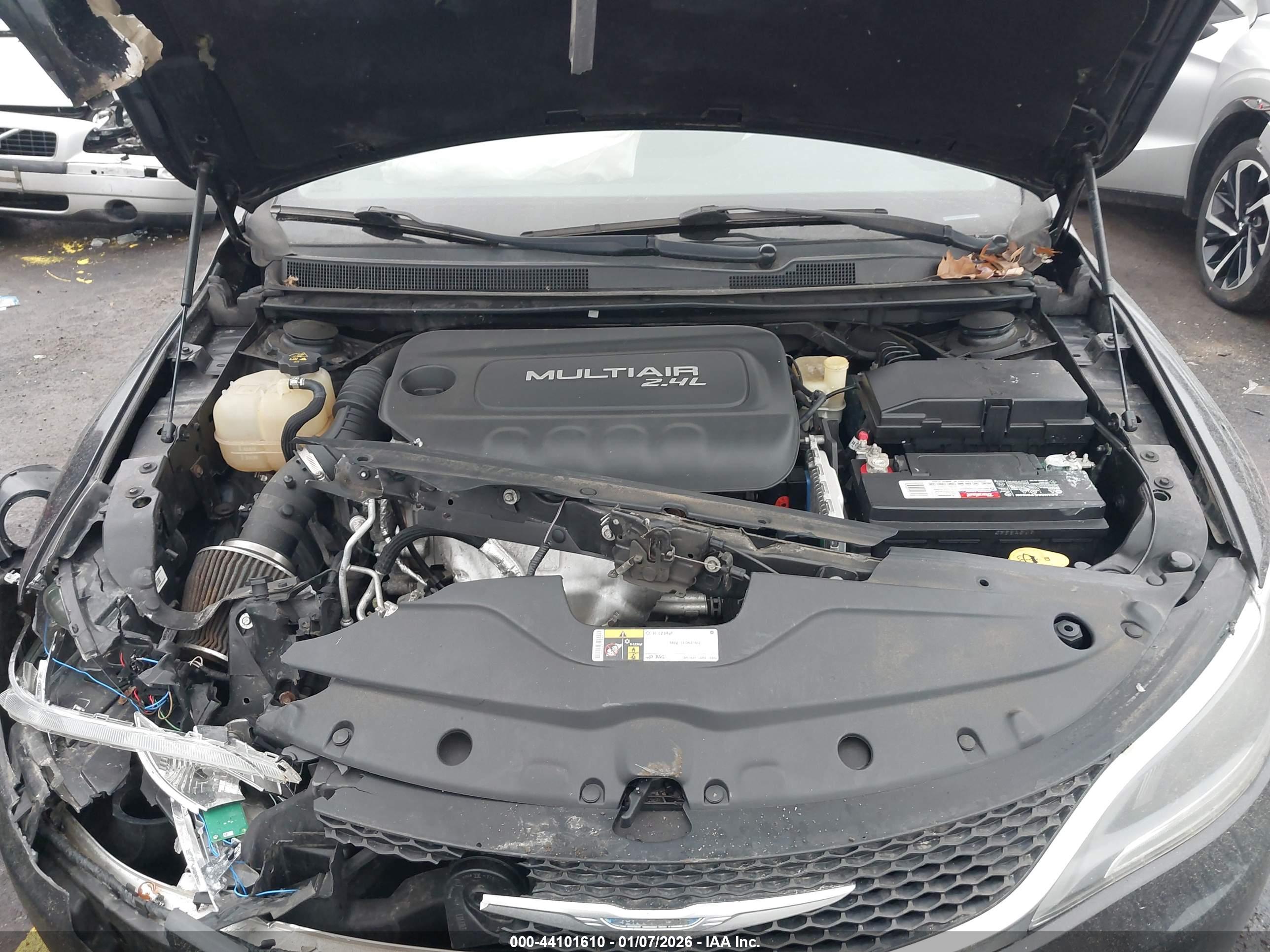 CHRYSLER 200 image 10