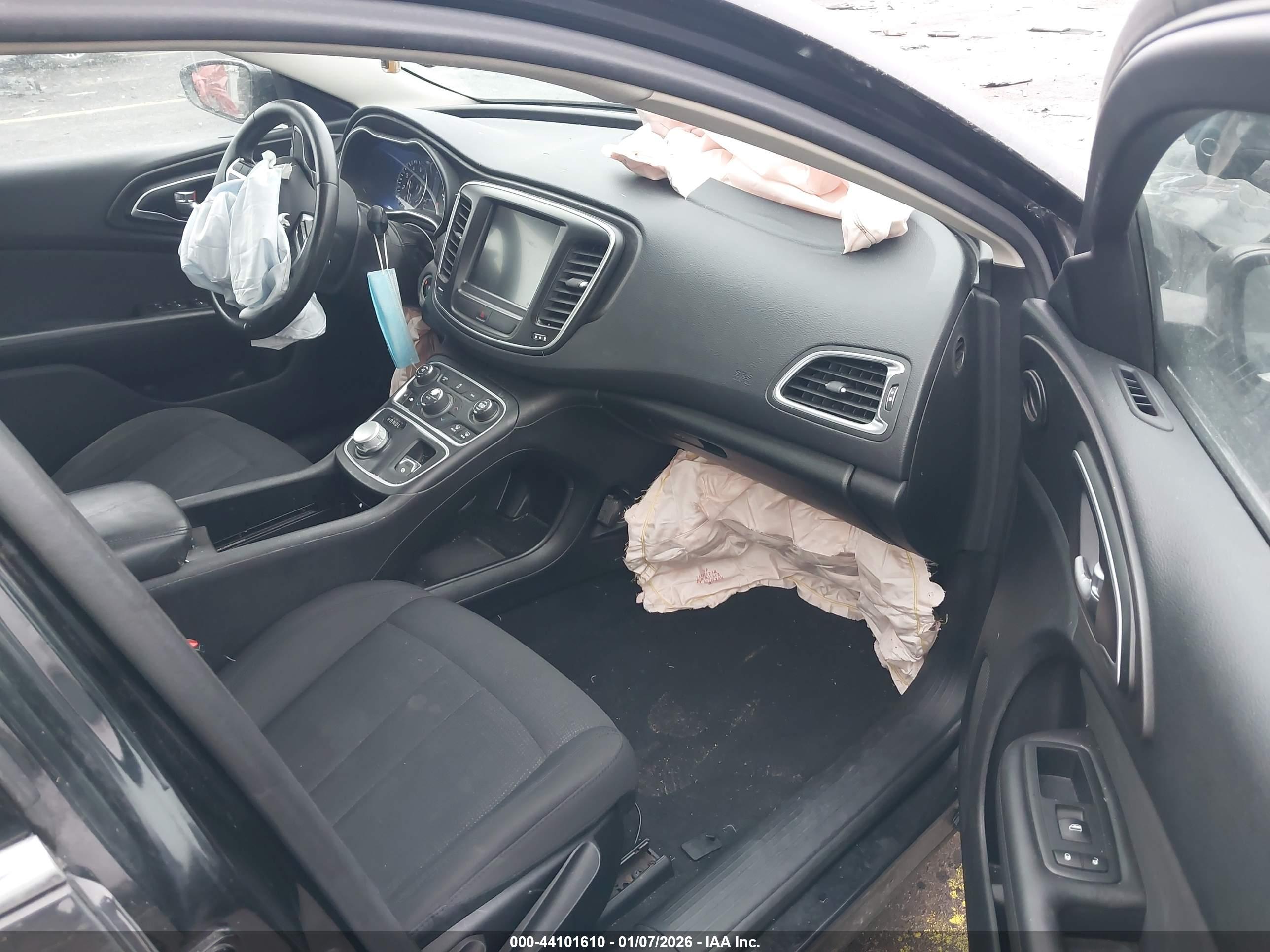 CHRYSLER 200 image 5