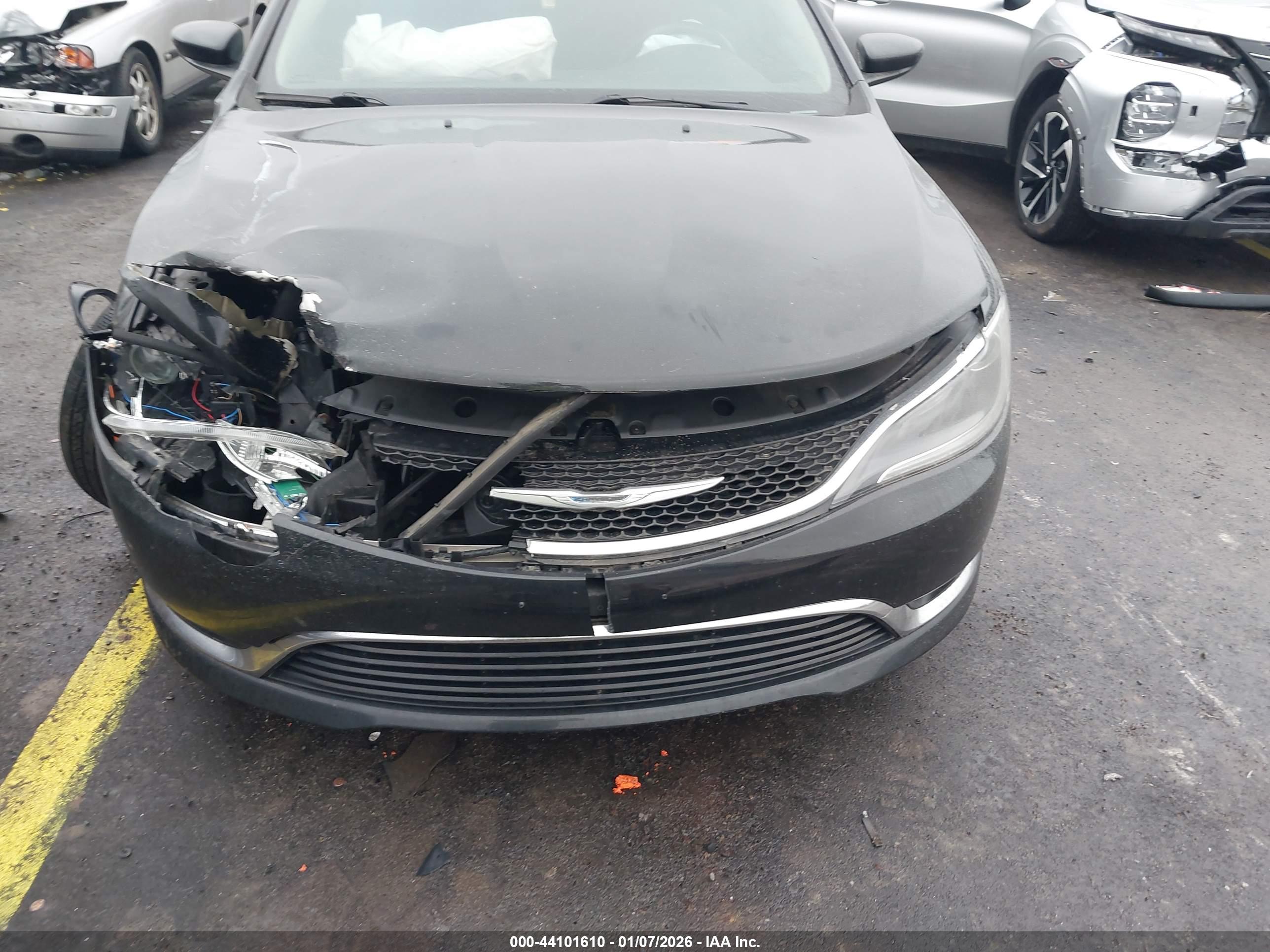 CHRYSLER 200 image 6