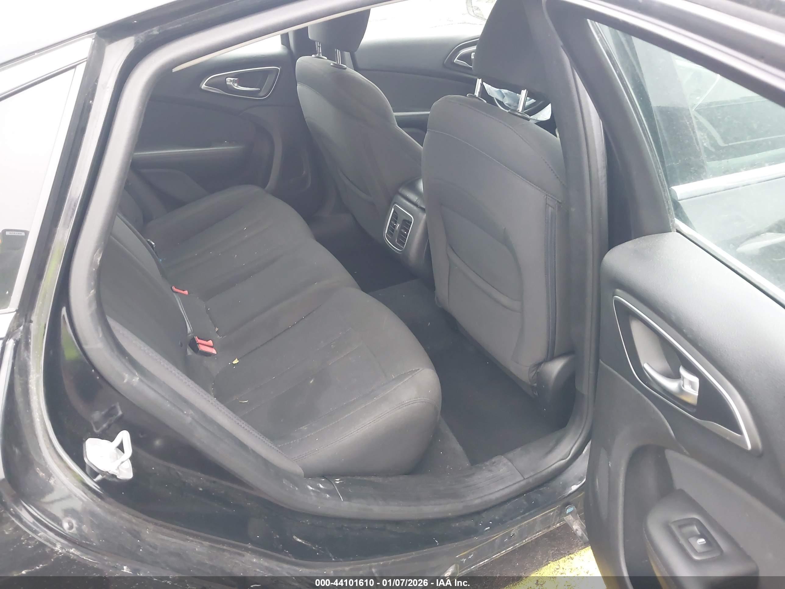 CHRYSLER 200 image 8