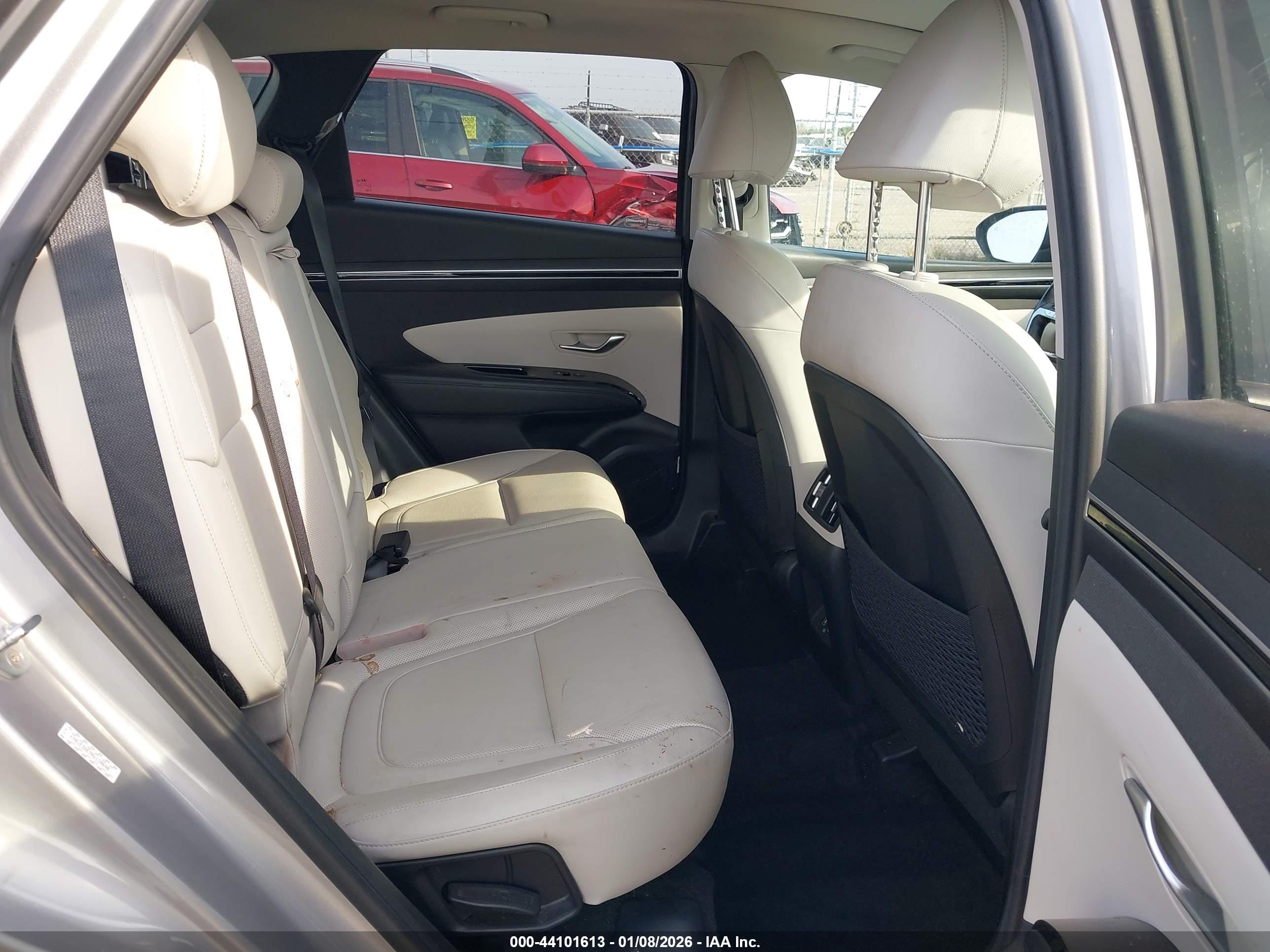 HYUNDAI TUCSON image 8