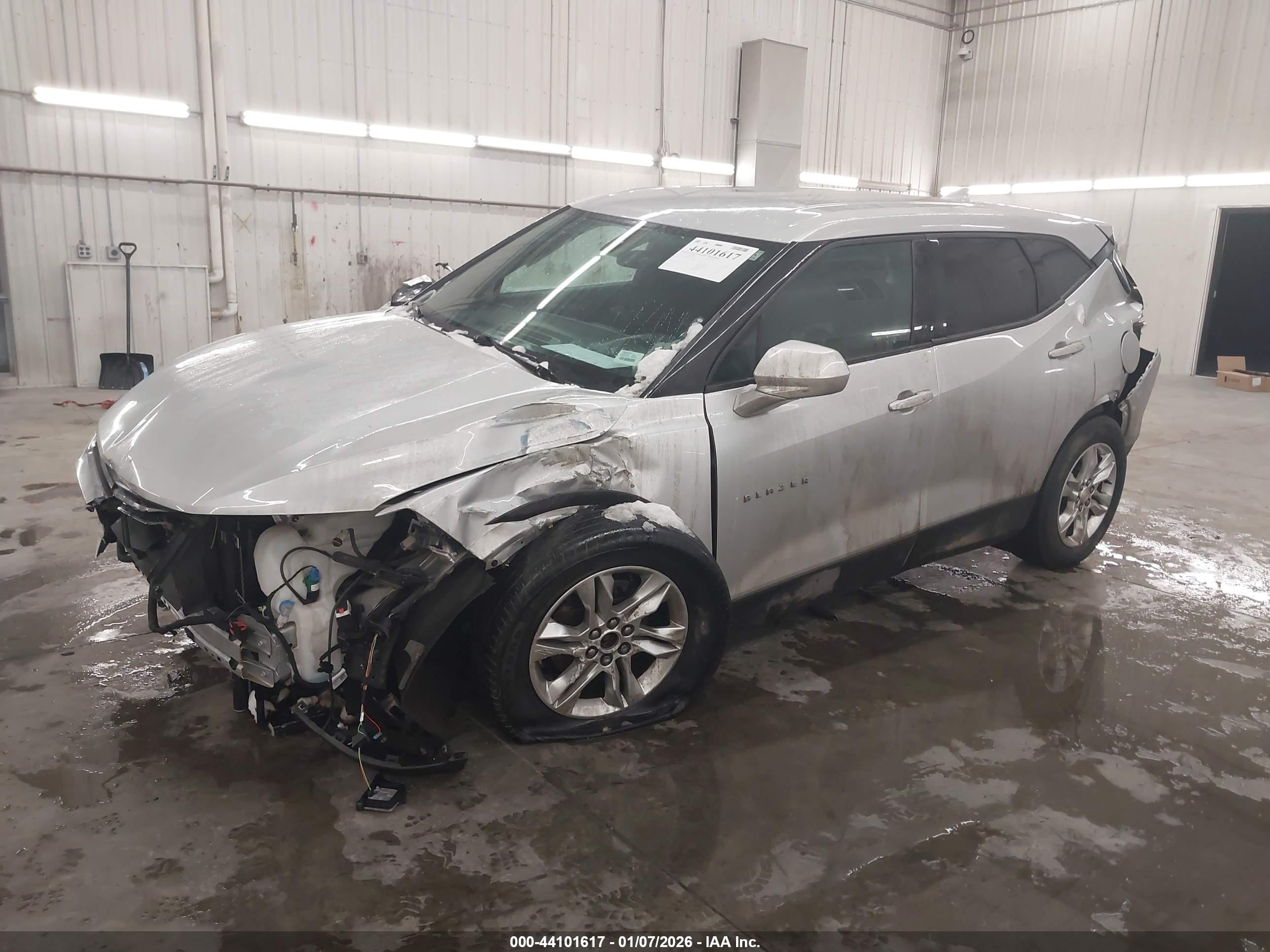 CHEVROLET BLAZER image 2