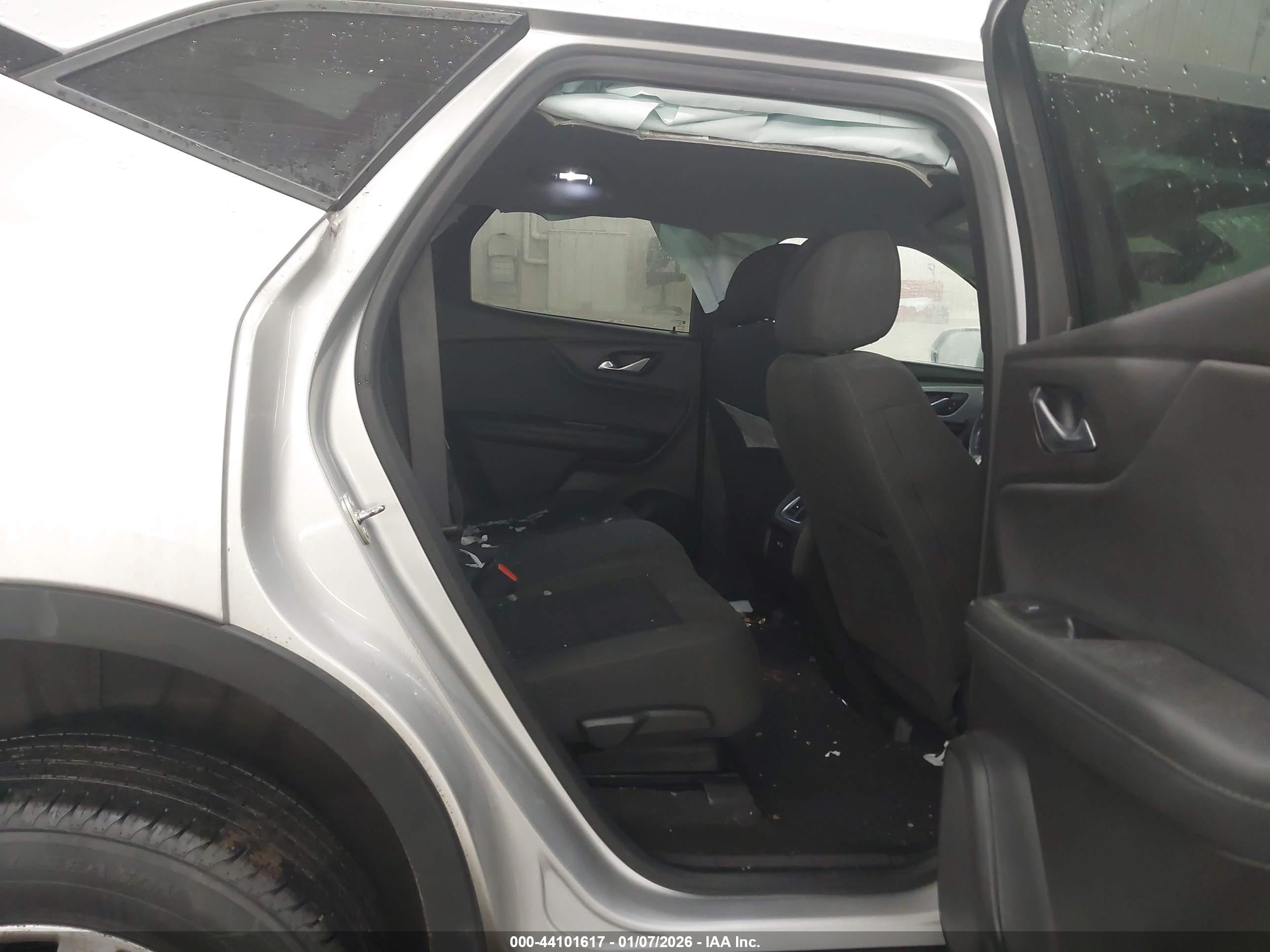 CHEVROLET BLAZER image 8