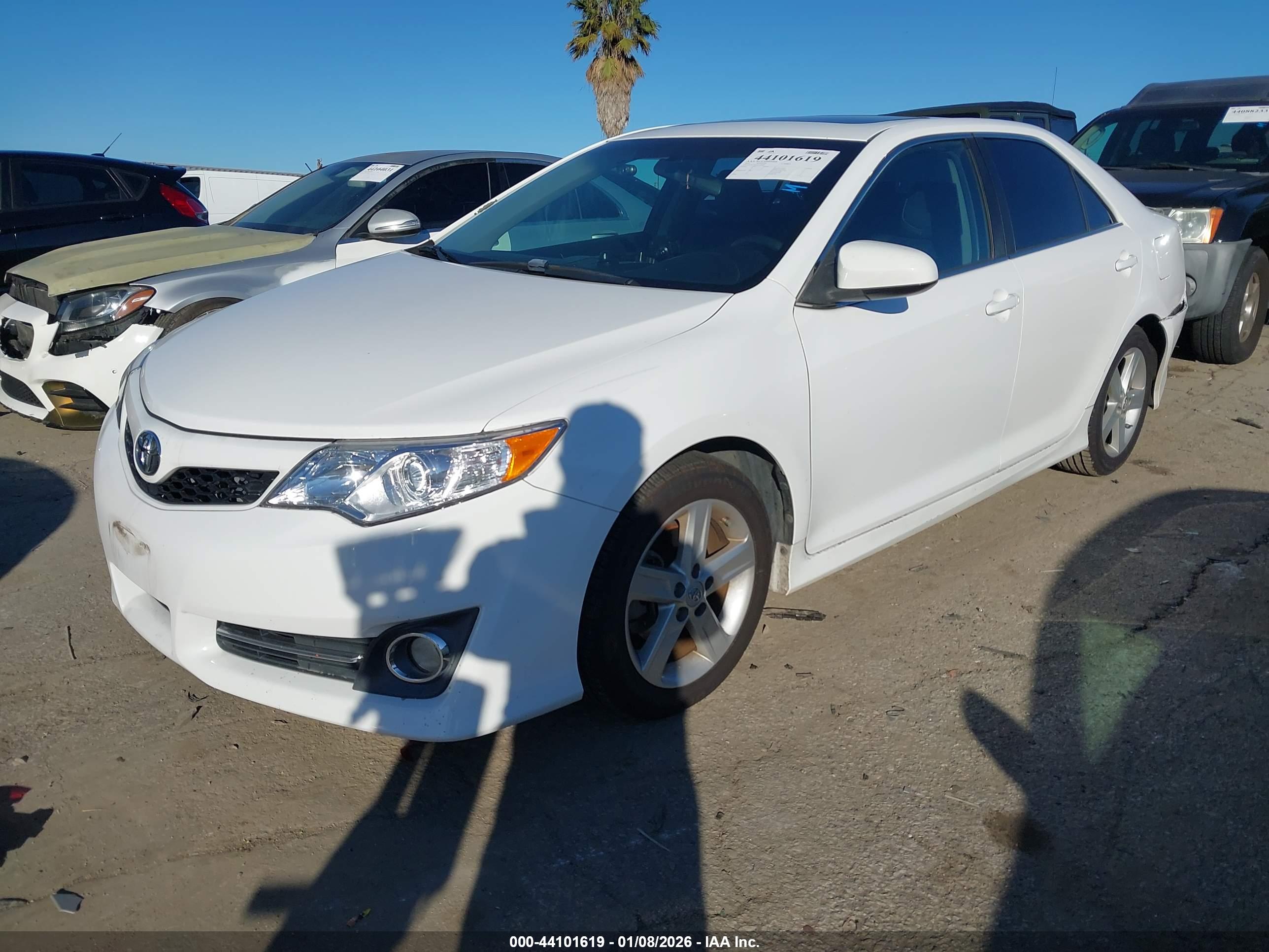 TOYOTA CAMRY image 2