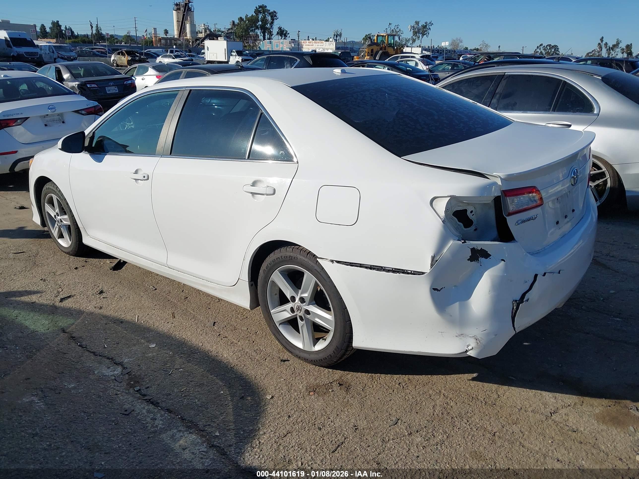 TOYOTA CAMRY image 3