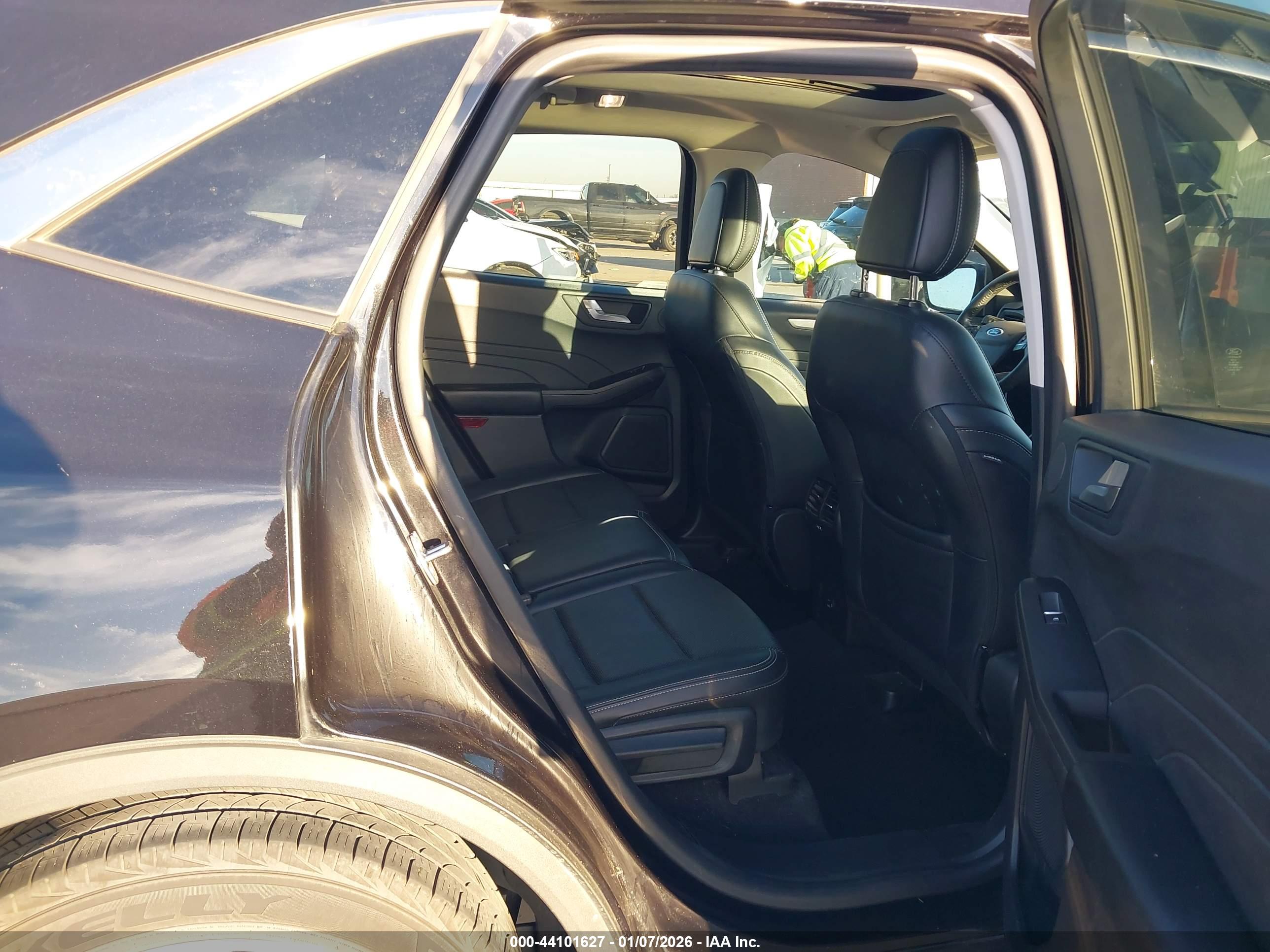 FORD ESCAPE image 8