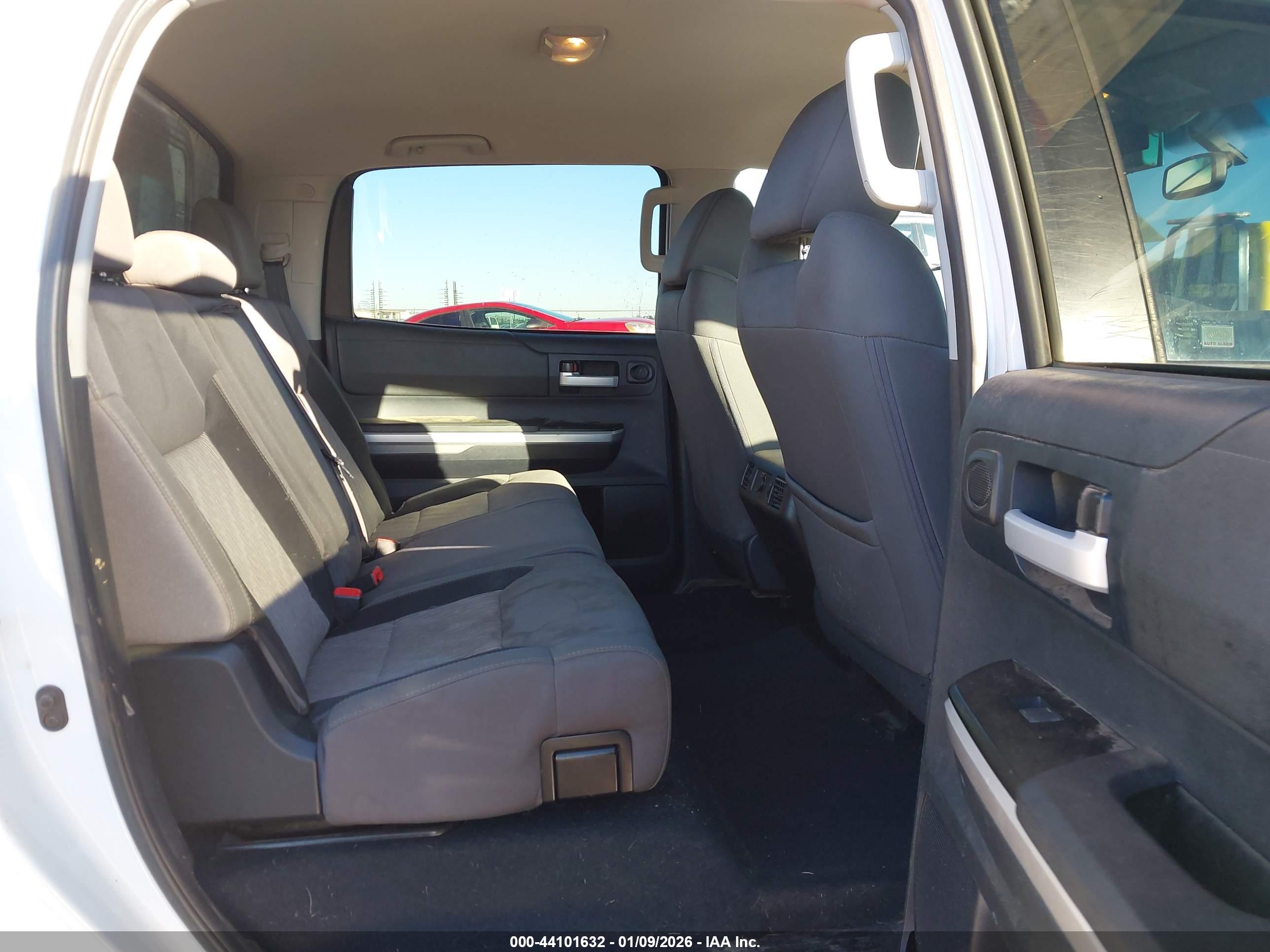 TOYOTA TUNDRA image 8