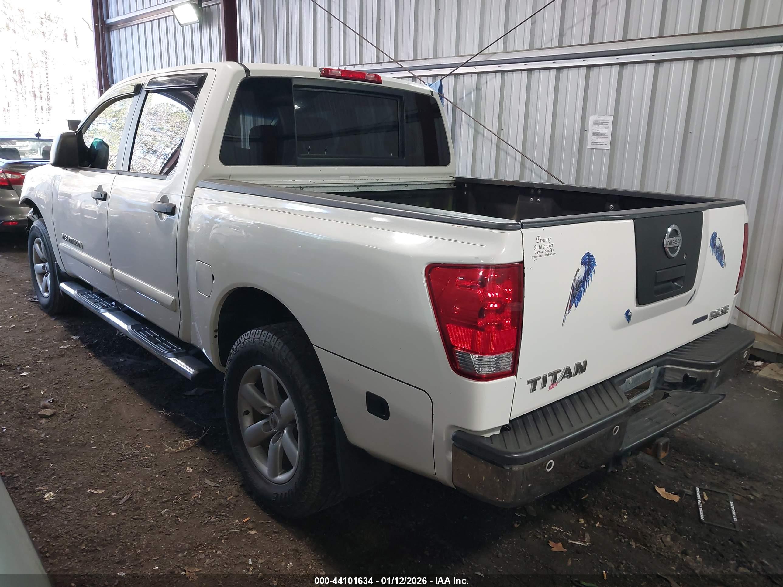 NISSAN TITAN image 3