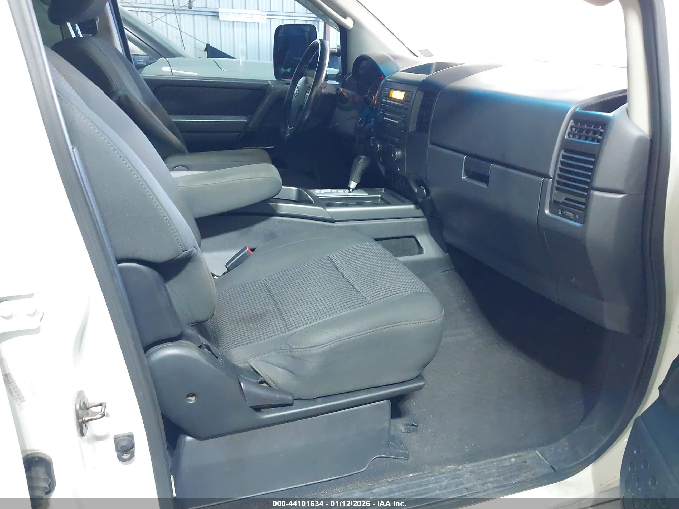 NISSAN TITAN image 5