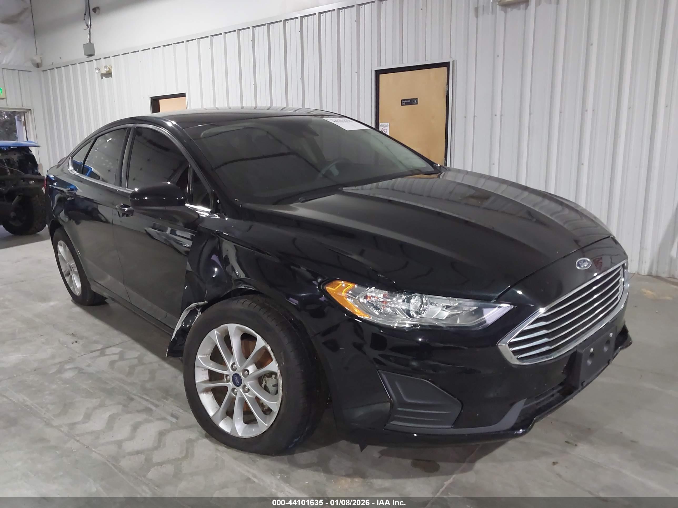FORD FUSION image 6