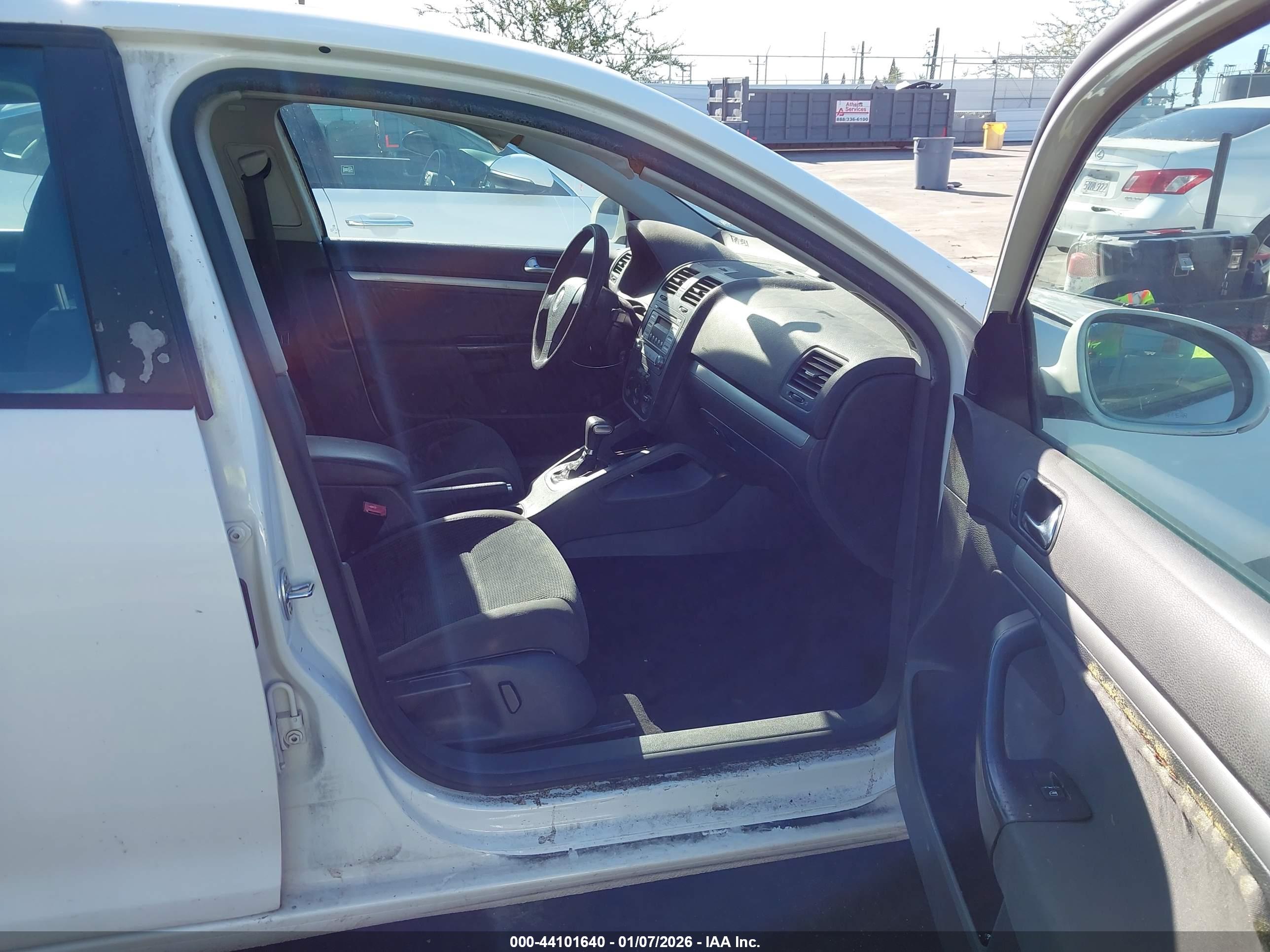 VOLKSWAGEN JETTA image 5