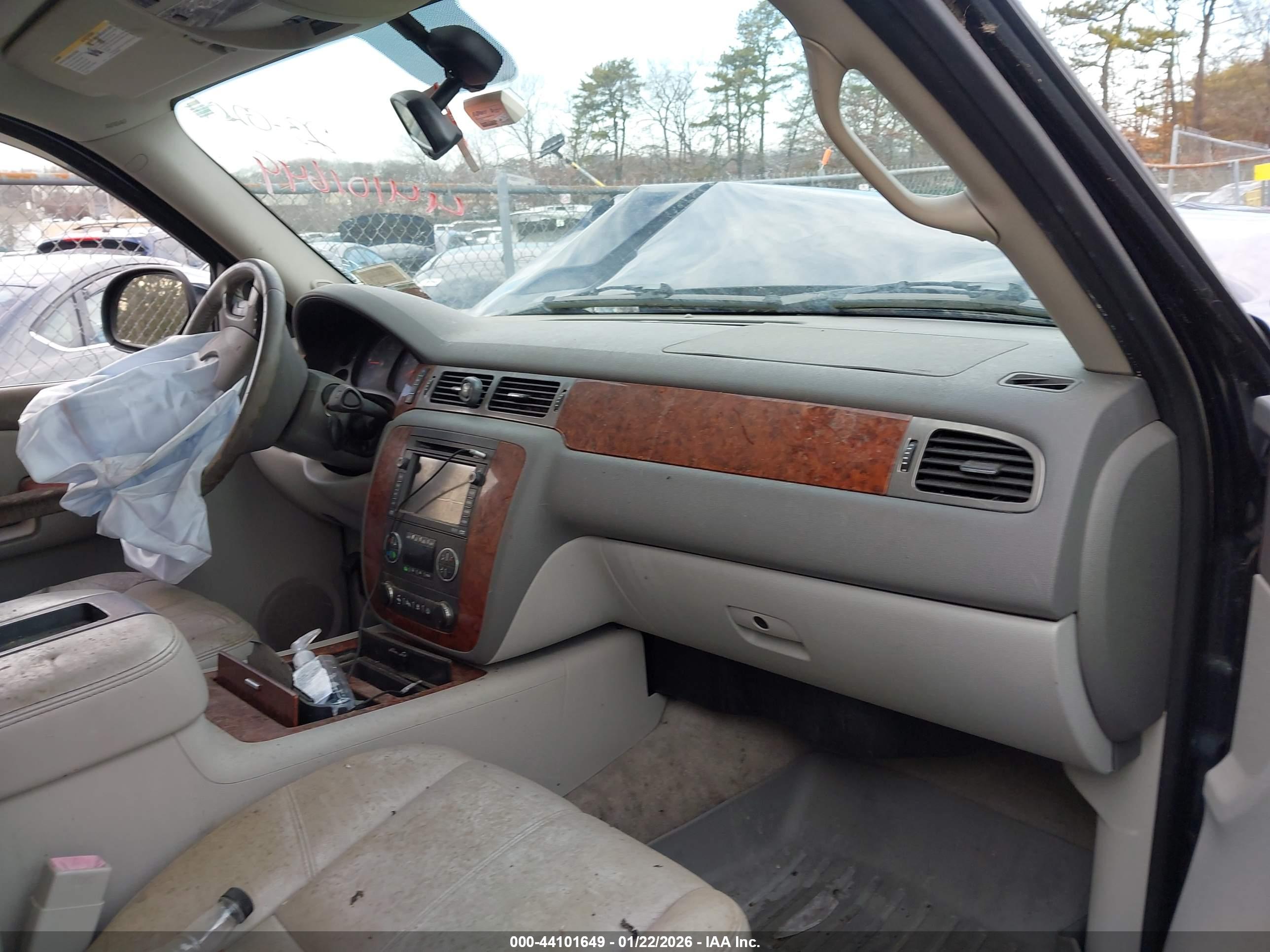 CHEVROLET TAHOE image 5