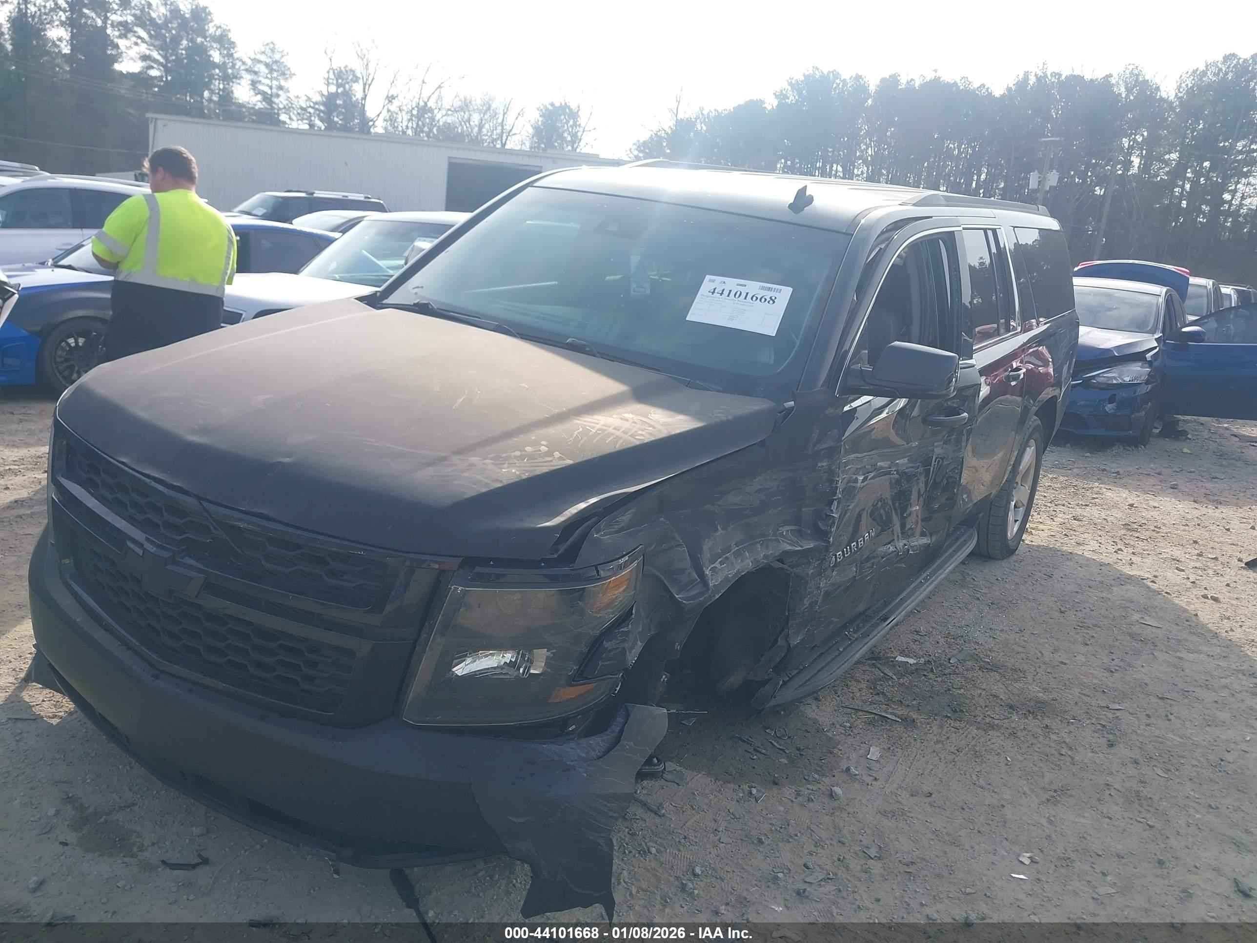 CHEVROLET SUBURBAN image 2