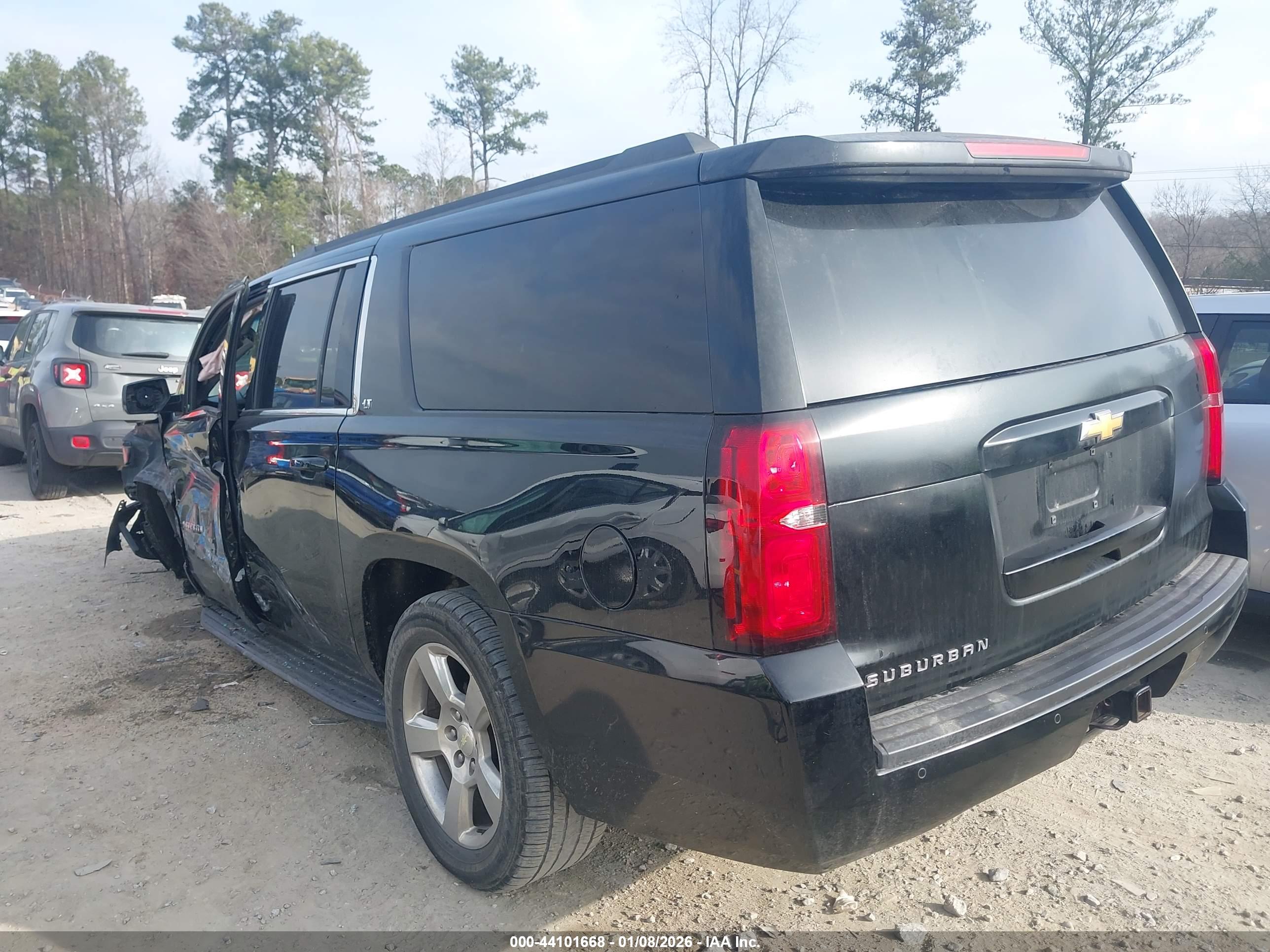 CHEVROLET SUBURBAN image 3