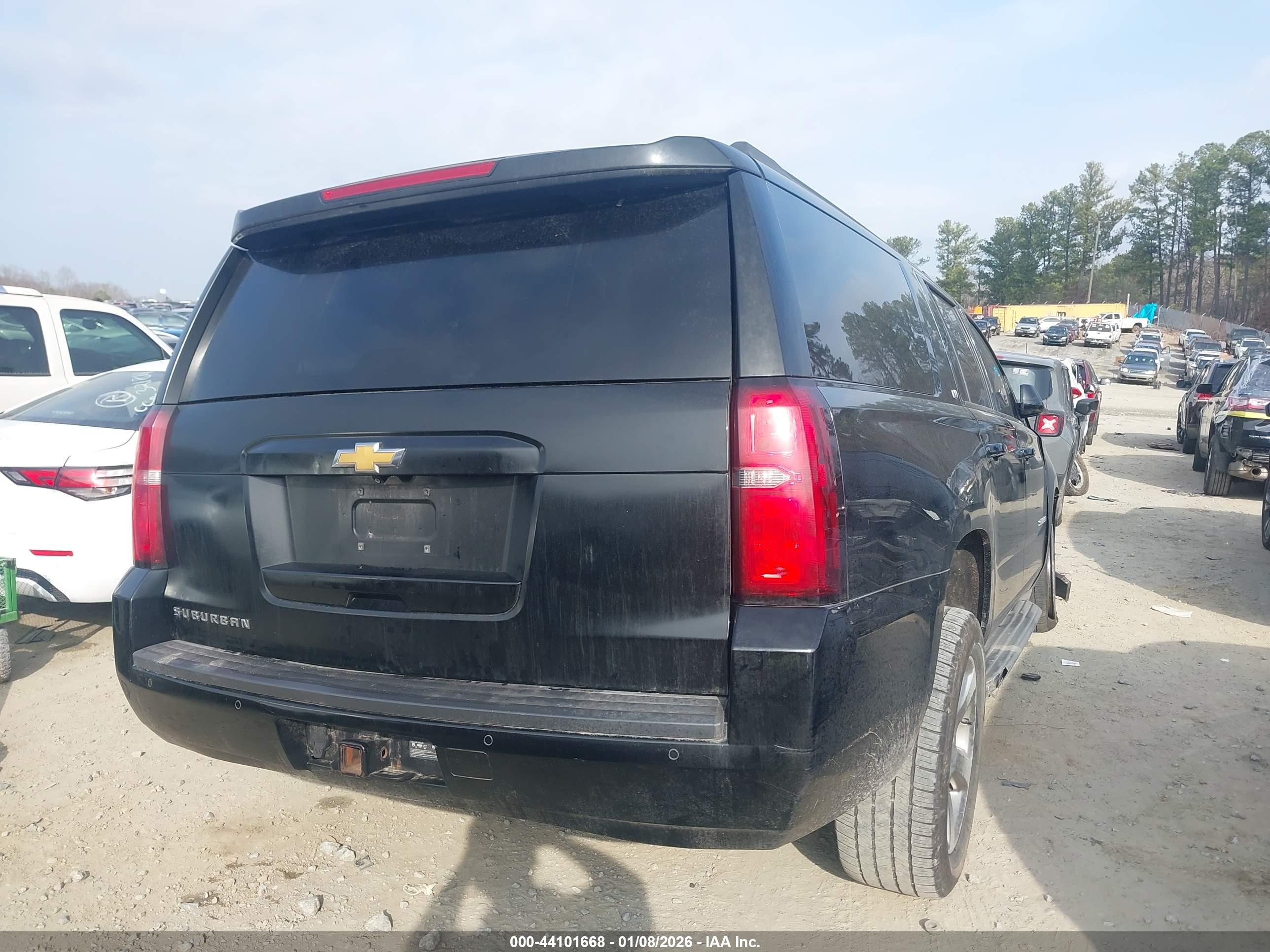 CHEVROLET SUBURBAN image 4