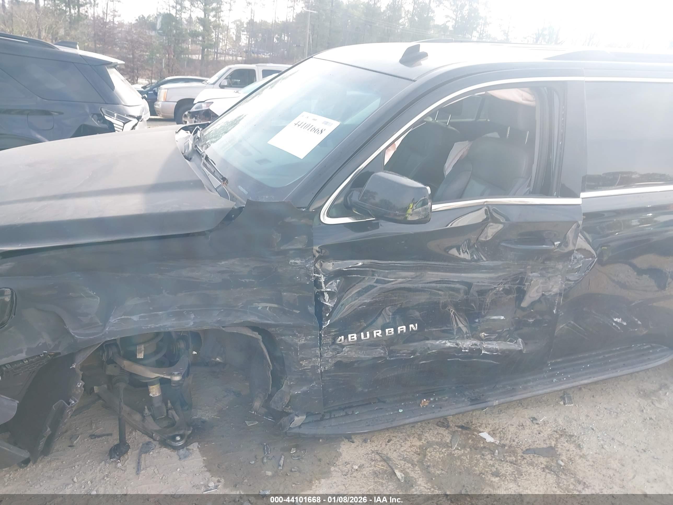 CHEVROLET SUBURBAN image 6