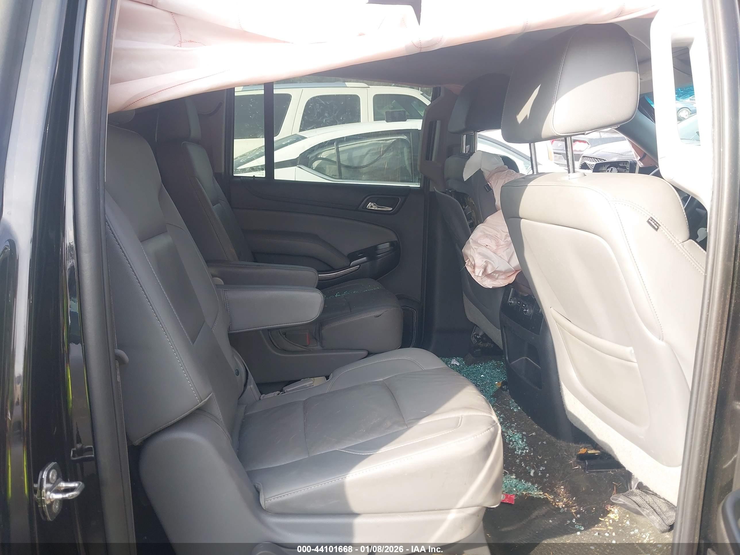 CHEVROLET SUBURBAN image 8