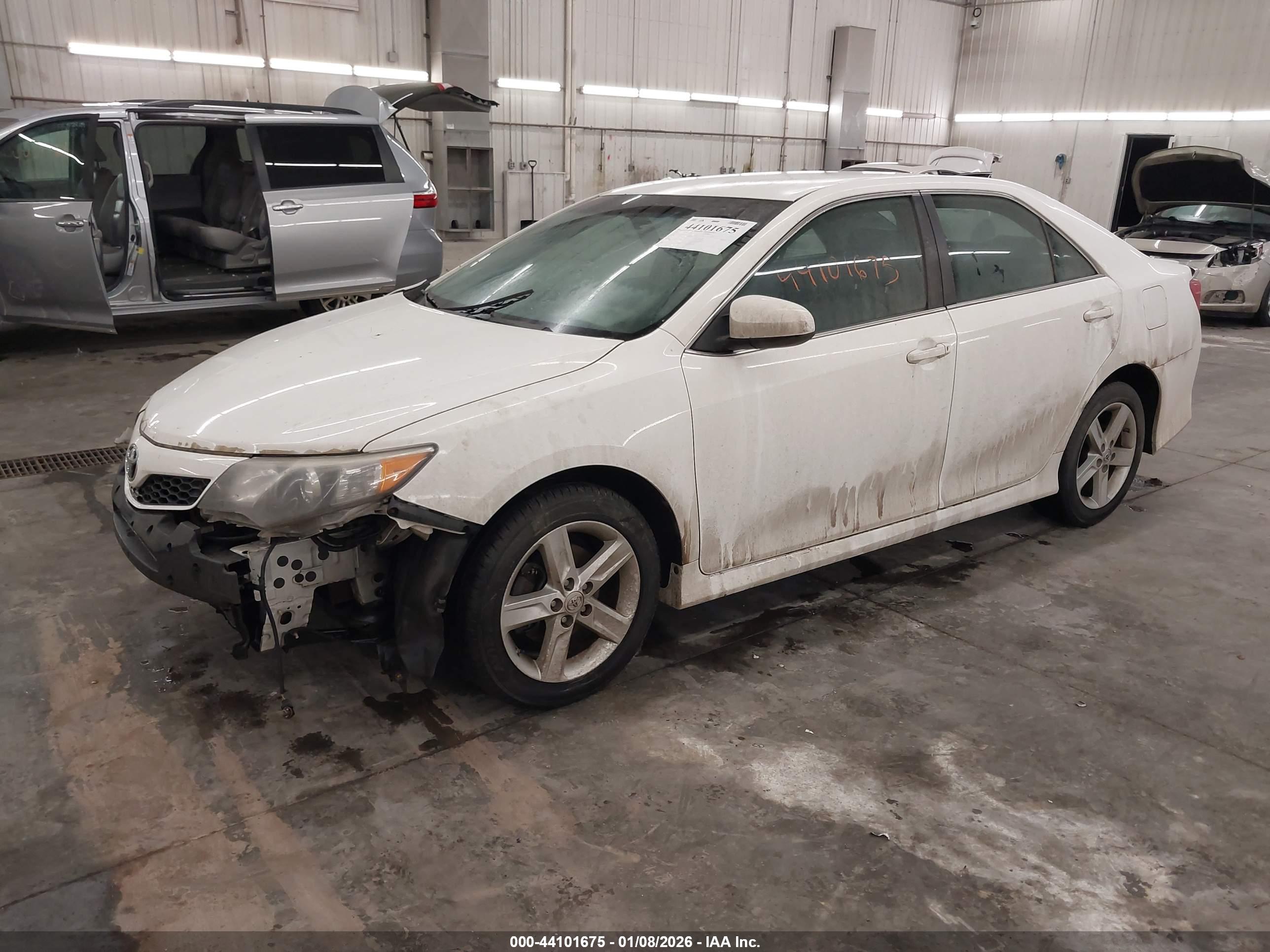 TOYOTA CAMRY image 2