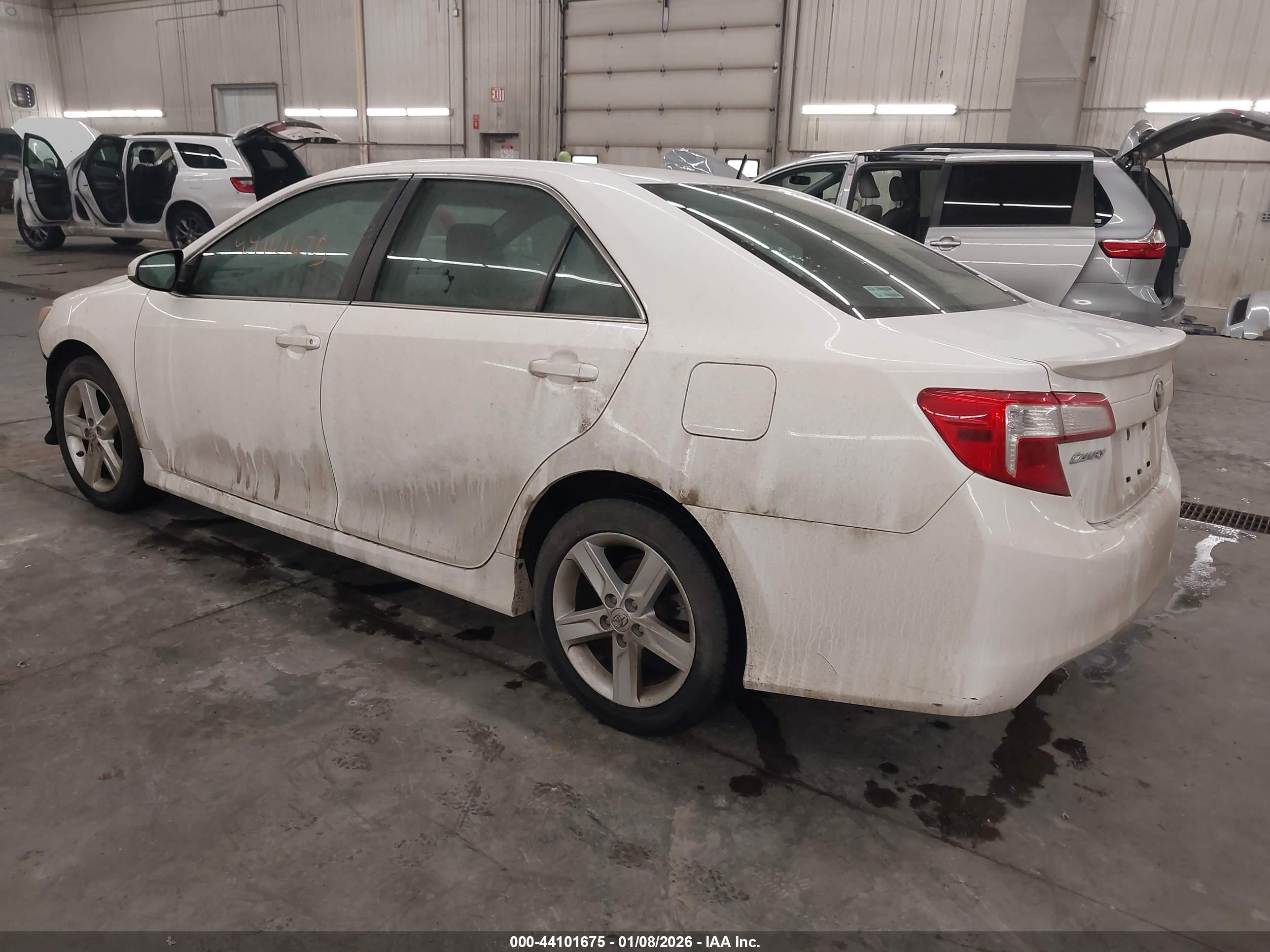 TOYOTA CAMRY image 3