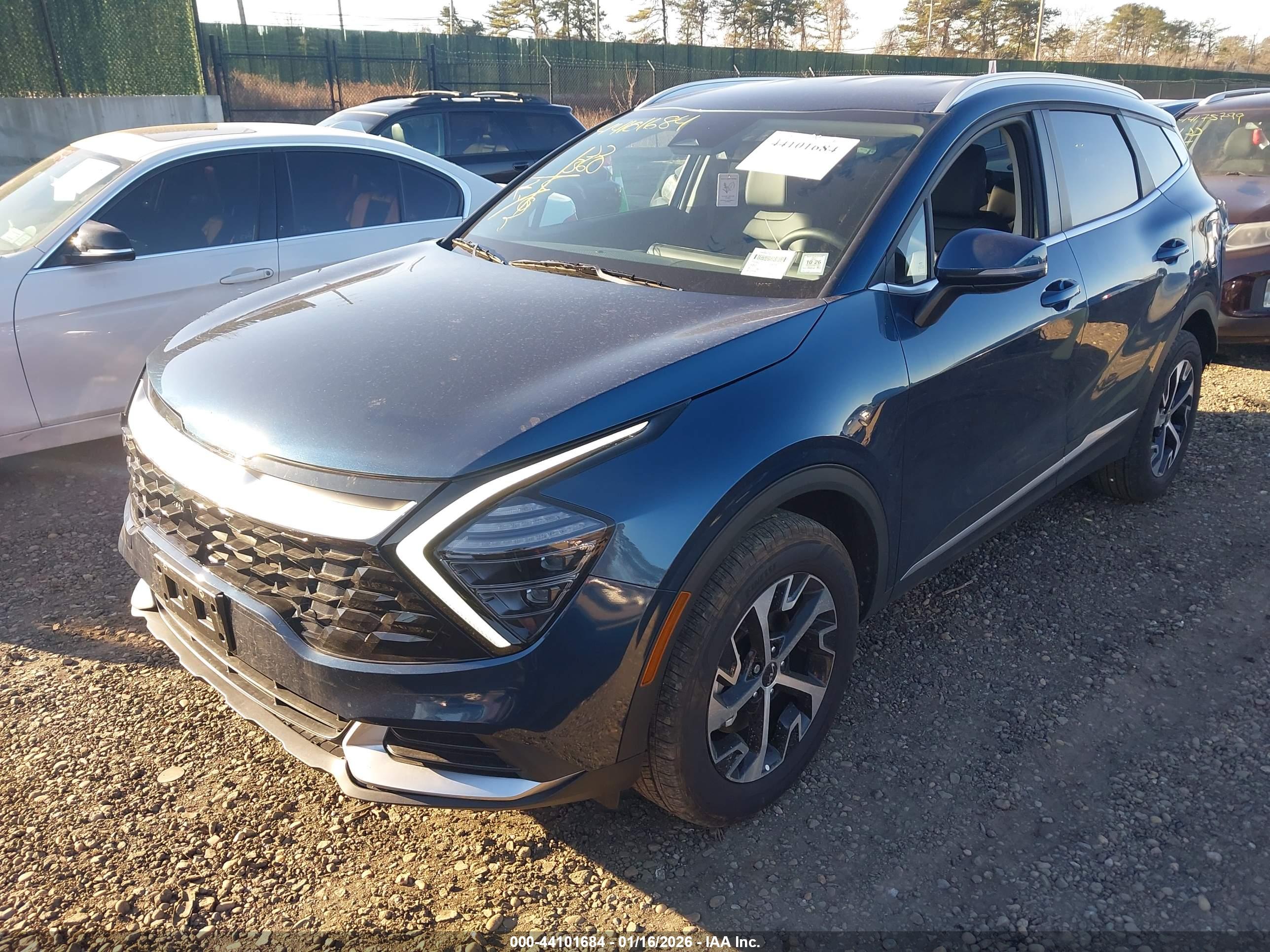 KIA SPORTAGE image 2