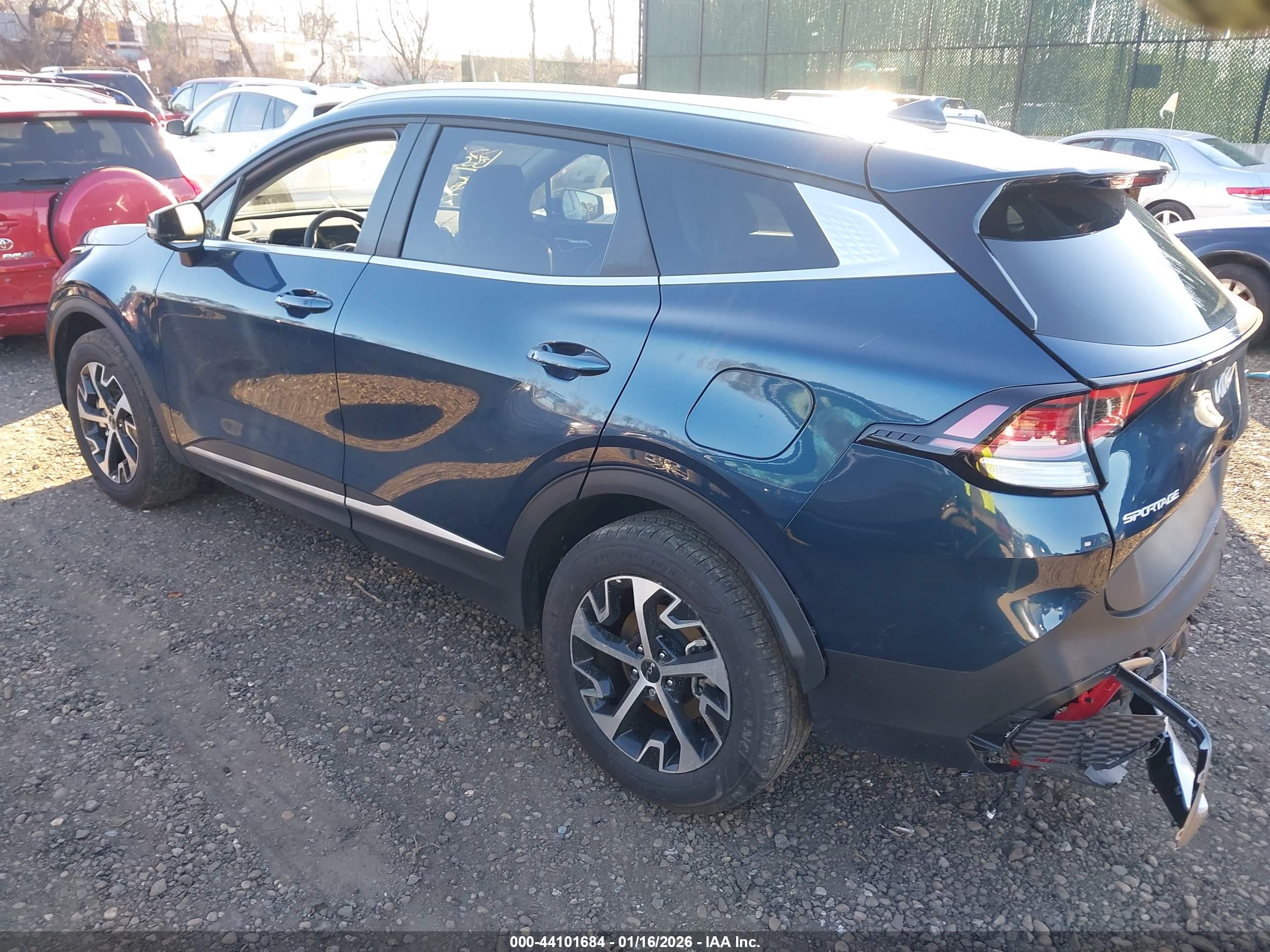 KIA SPORTAGE image 3