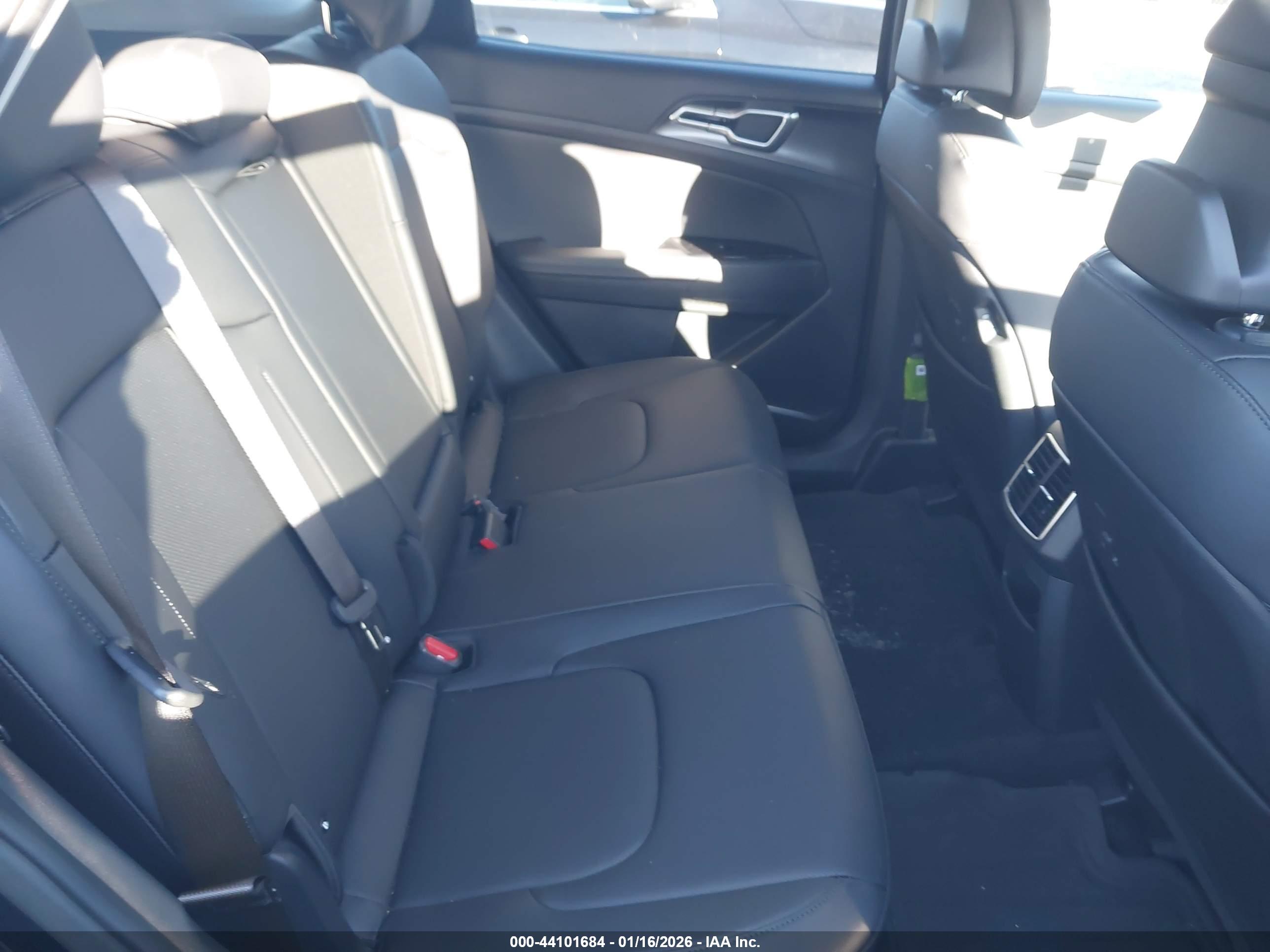 KIA SPORTAGE image 8