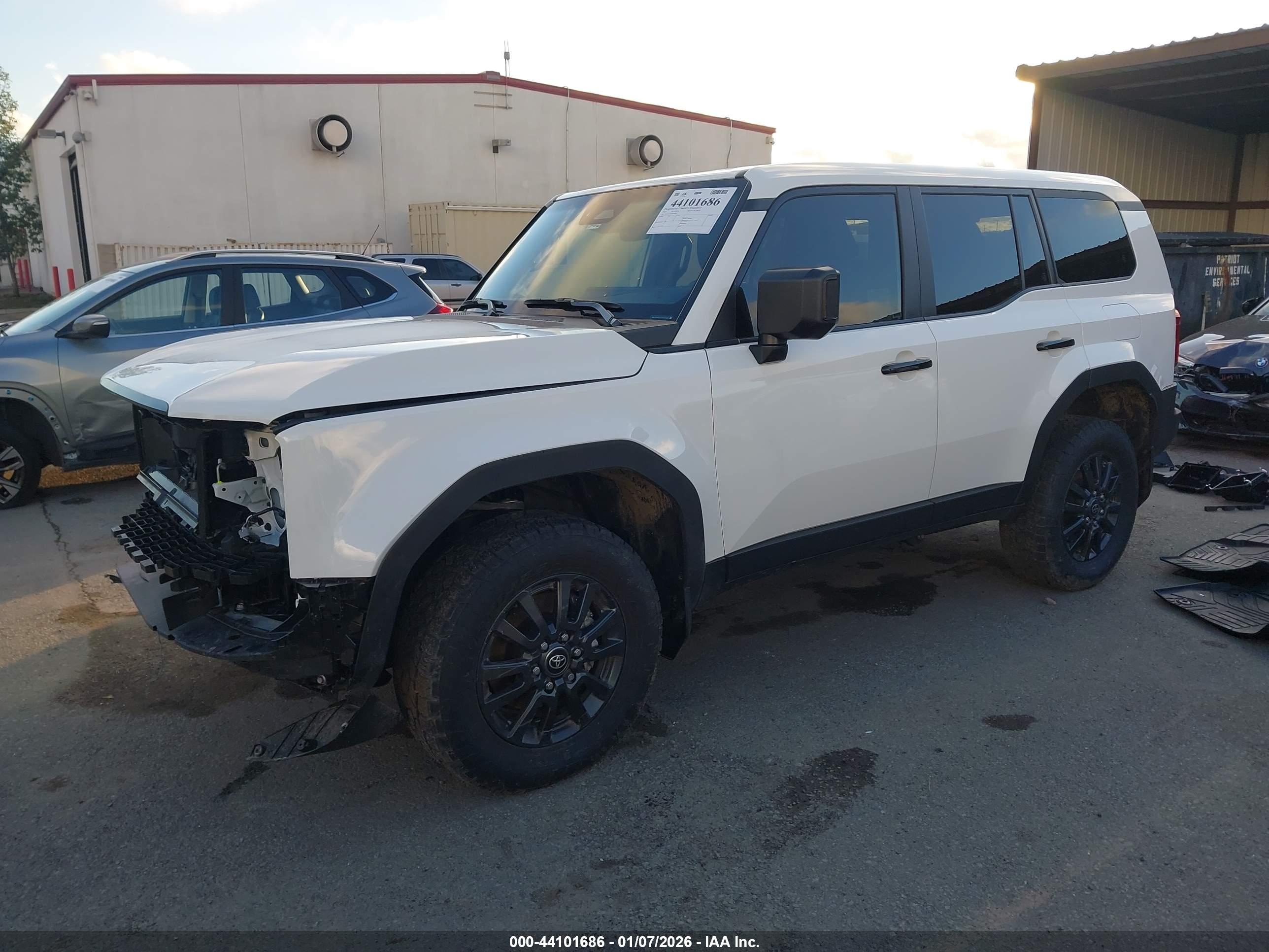 TOYOTA LAND image 2