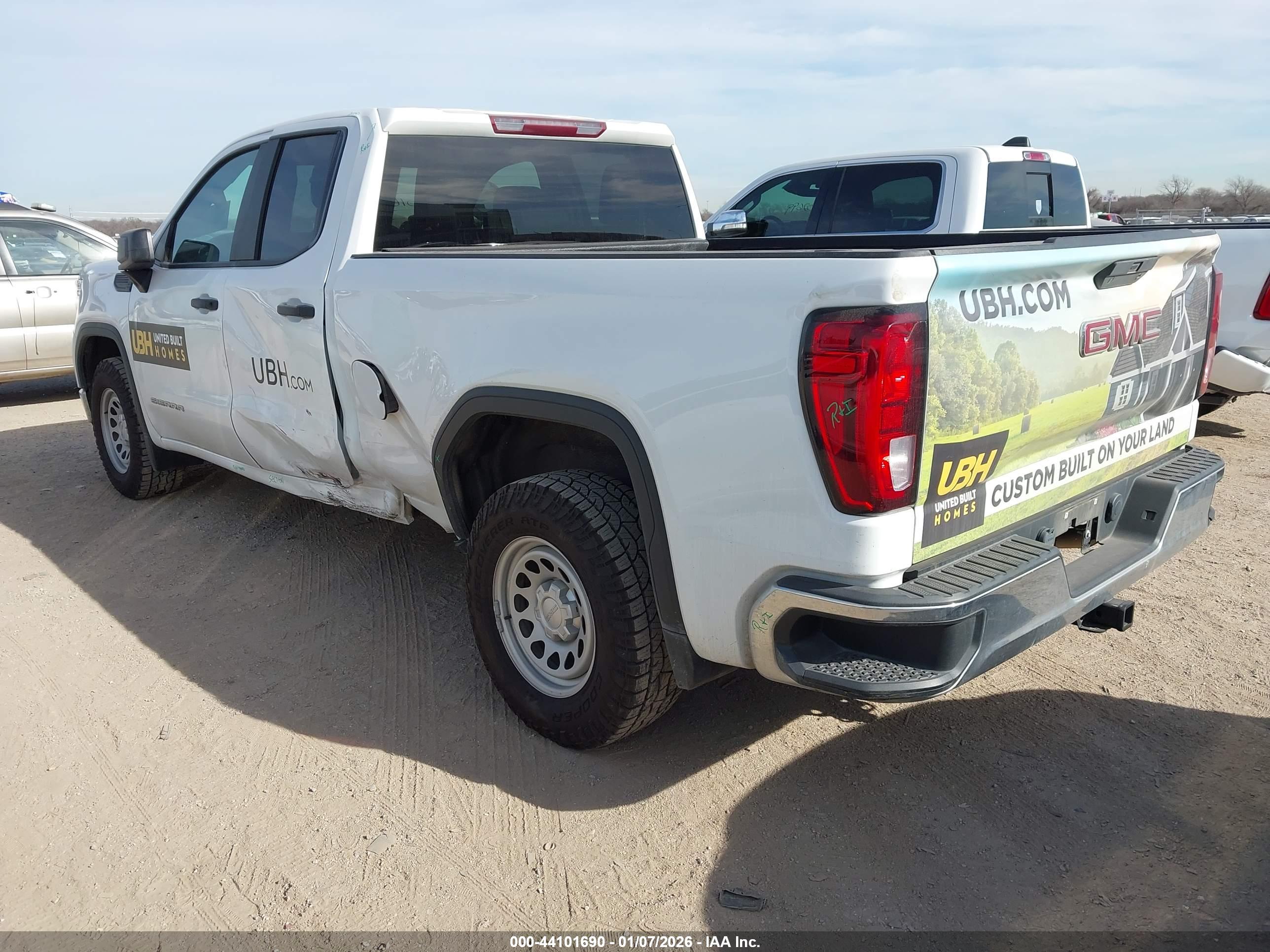GMC SIERRA image 3