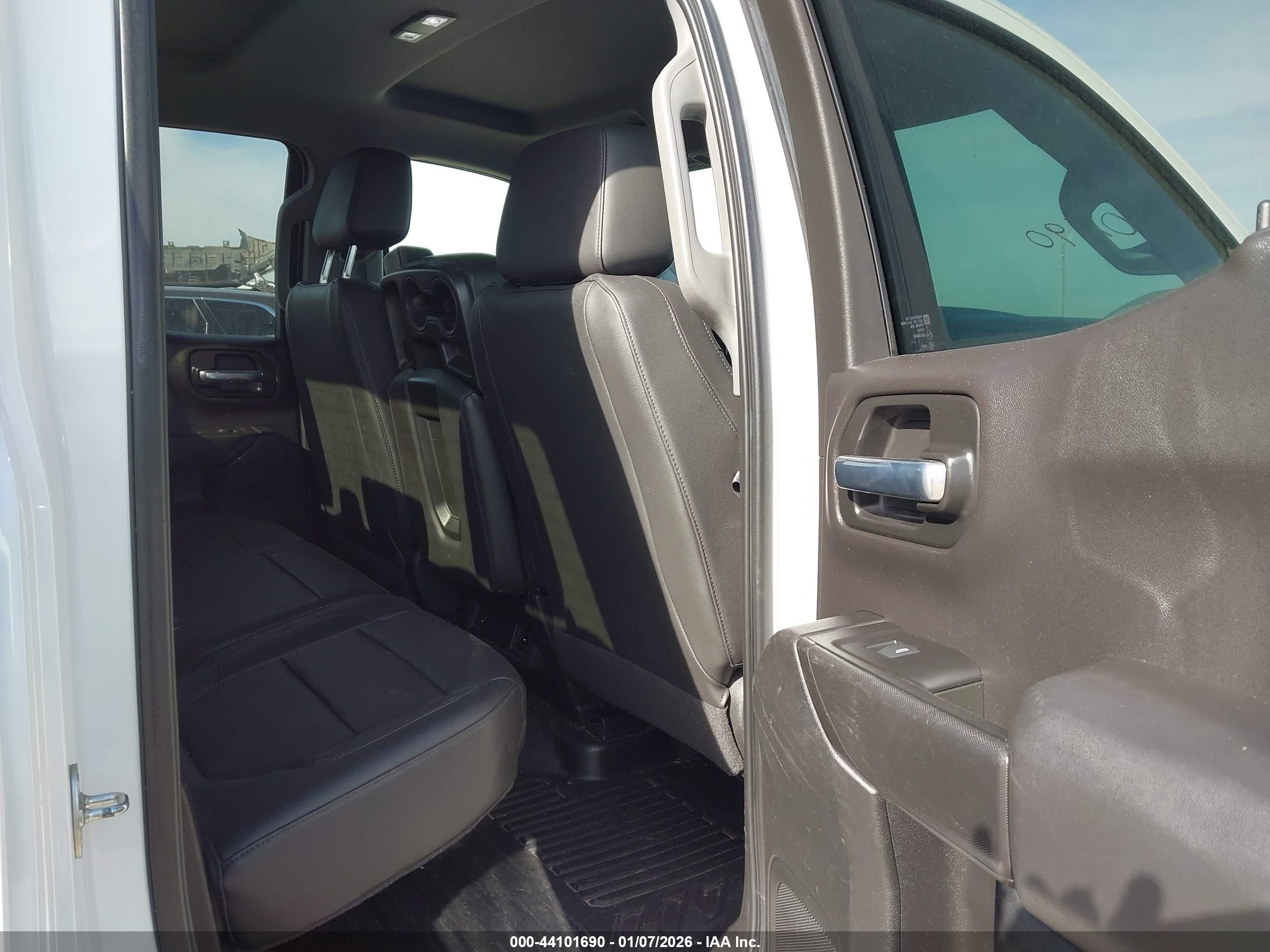 GMC SIERRA image 8