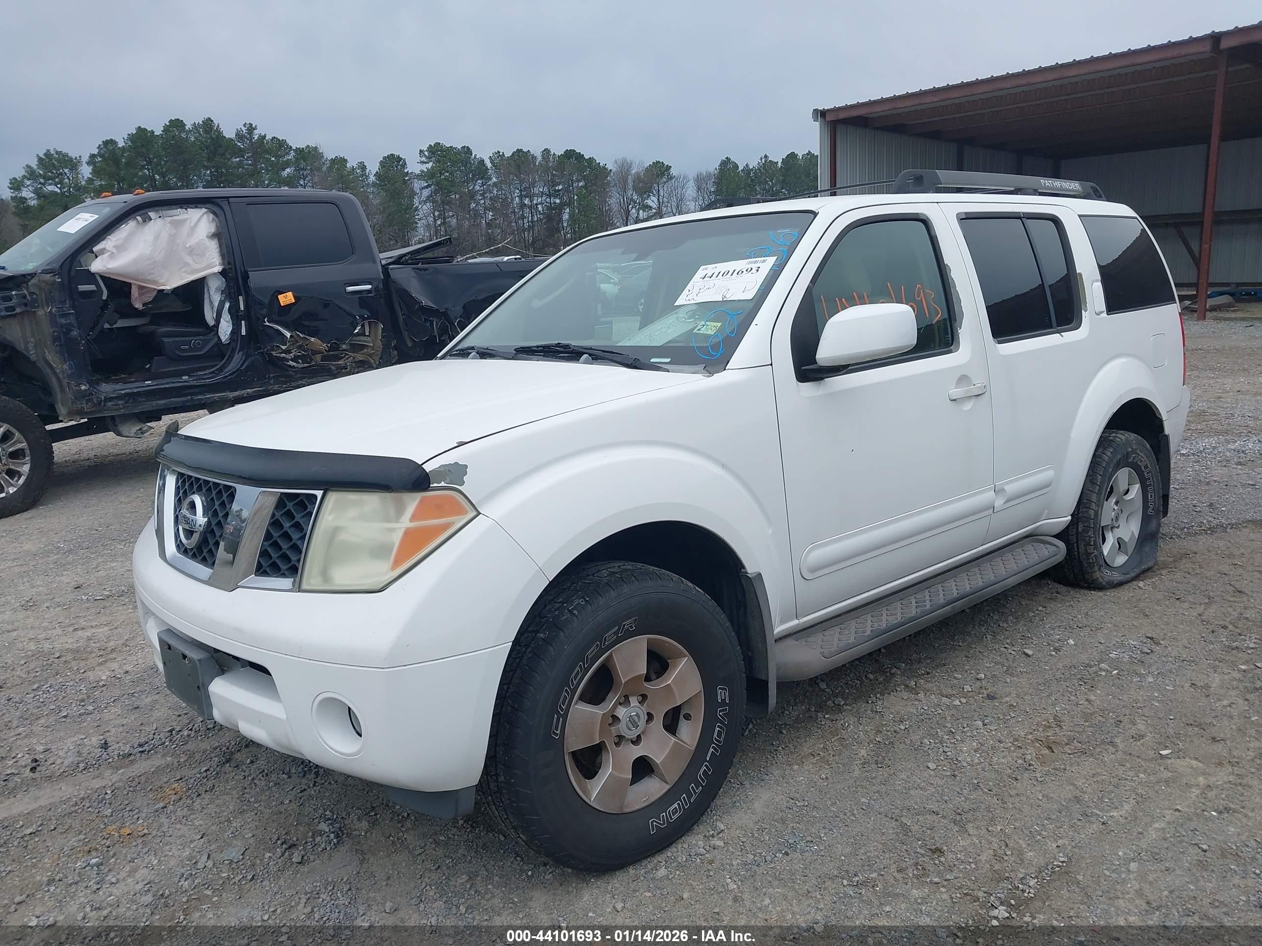 NISSAN PATHFINDER image 2