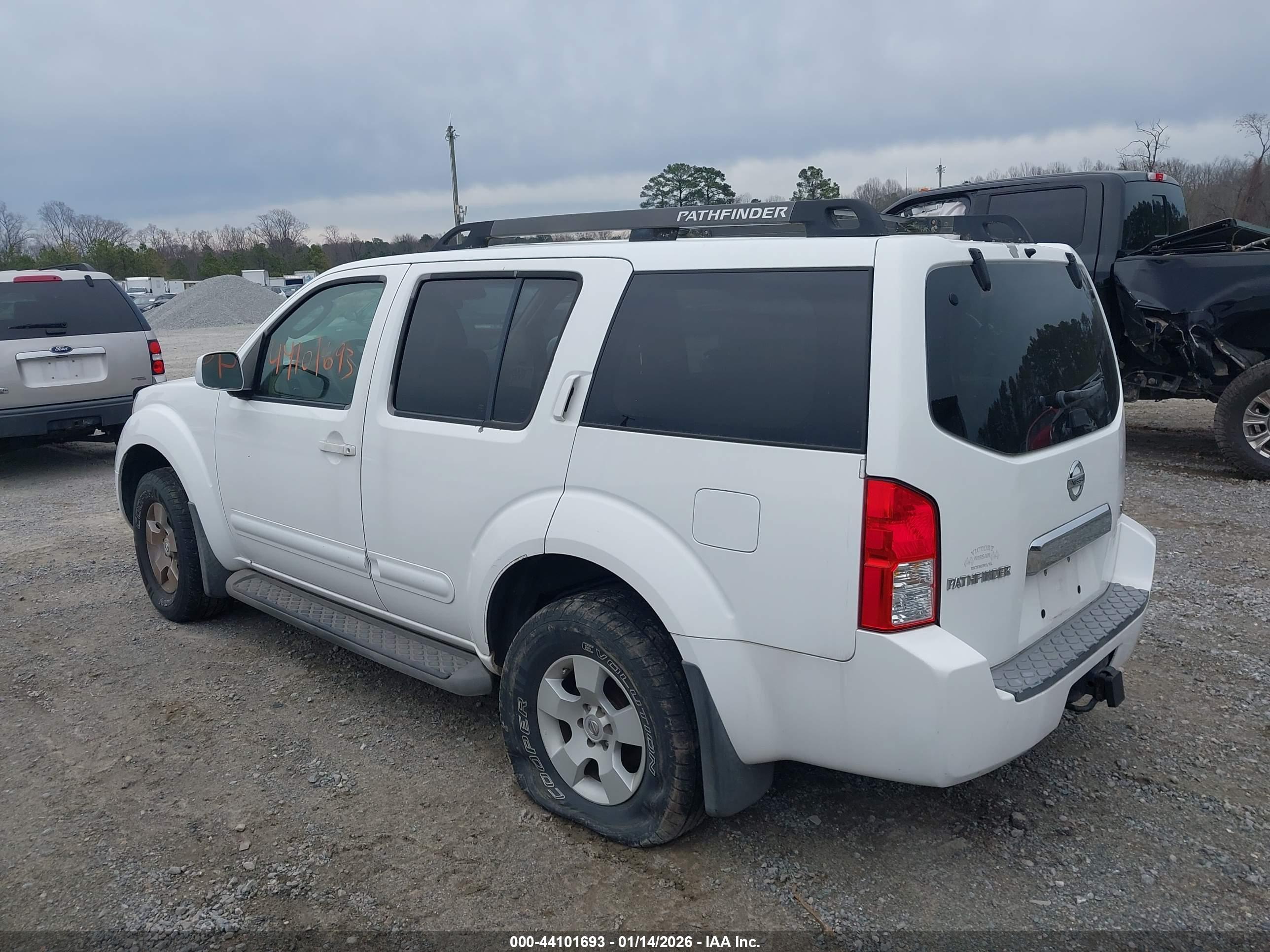 NISSAN PATHFINDER image 3
