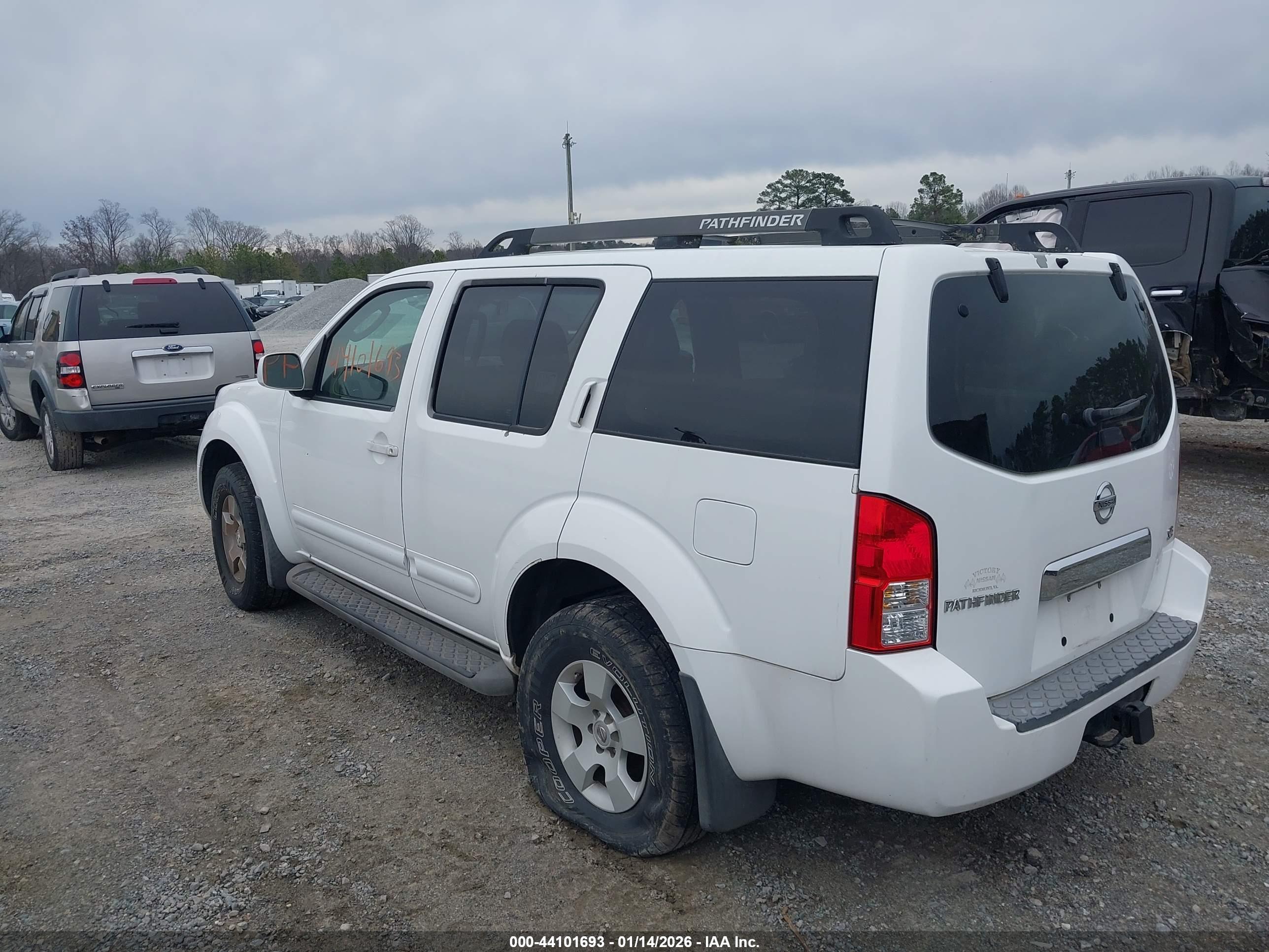 NISSAN PATHFINDER image 6