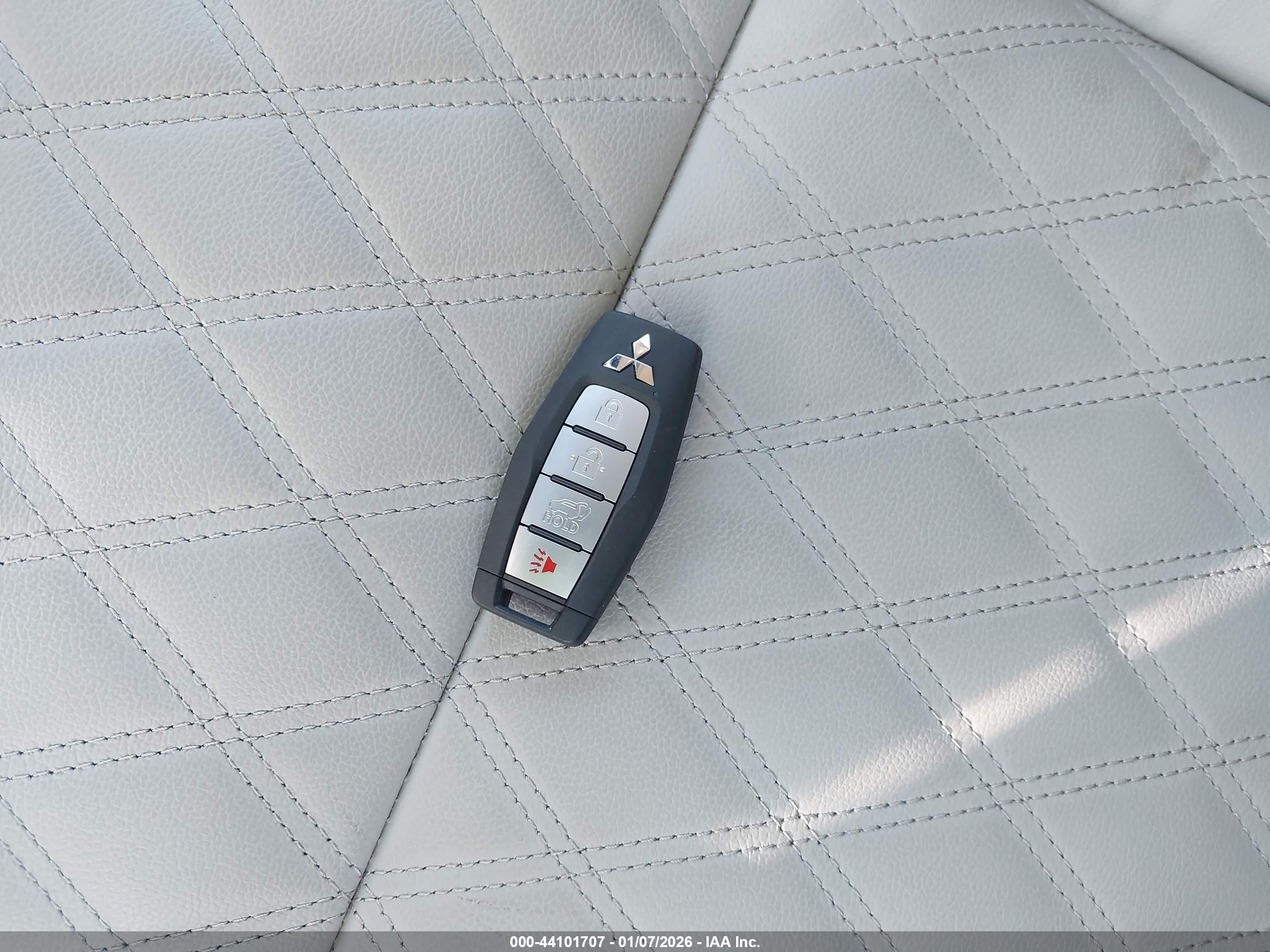 MITSUBISHI OUTLANDER image 11