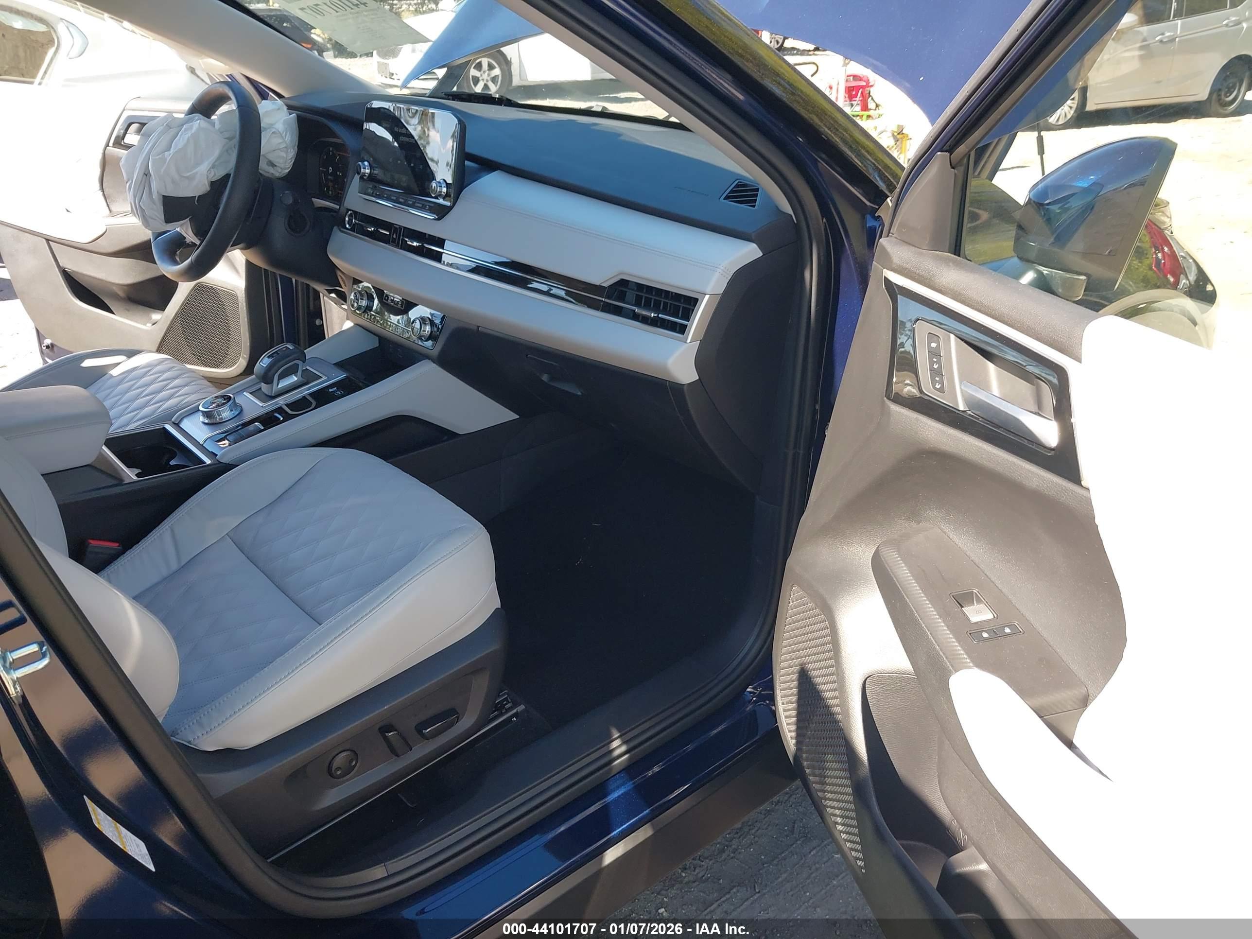 MITSUBISHI OUTLANDER image 5