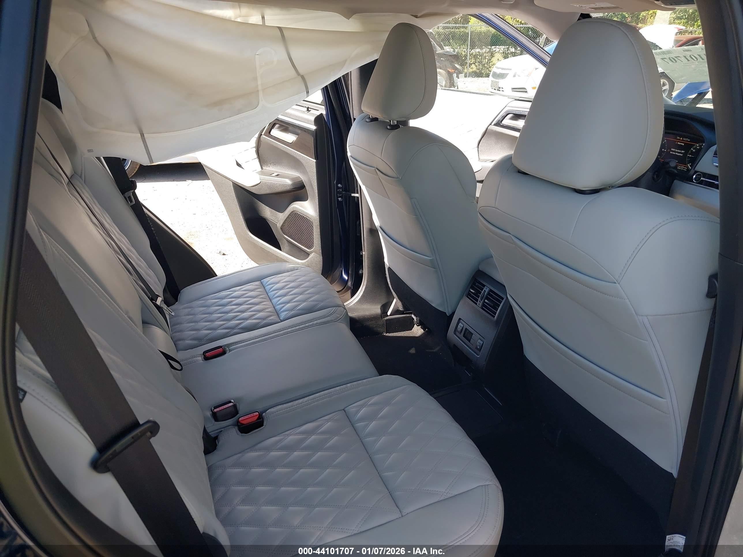 MITSUBISHI OUTLANDER image 8